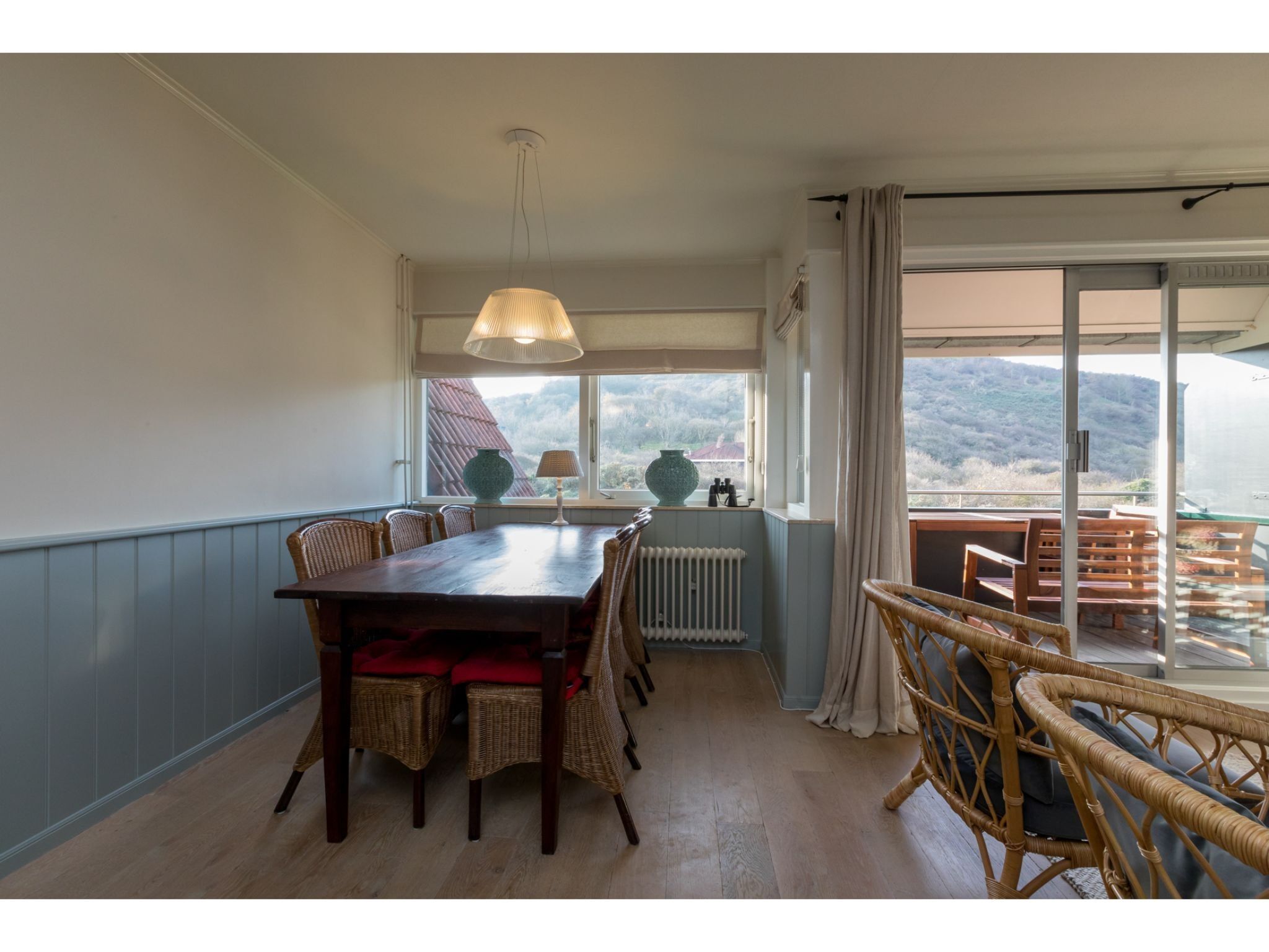 De eetkamer van Duinweg 117-4 Duinoord in Zoutelande
