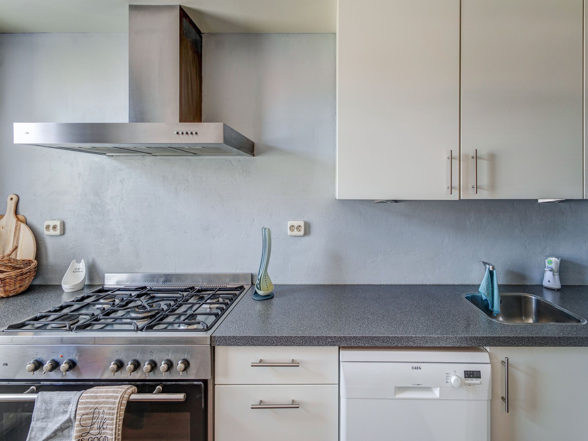 De keuken van Gezellig  appartement in centrum Leeuwarden in Leeuwarden