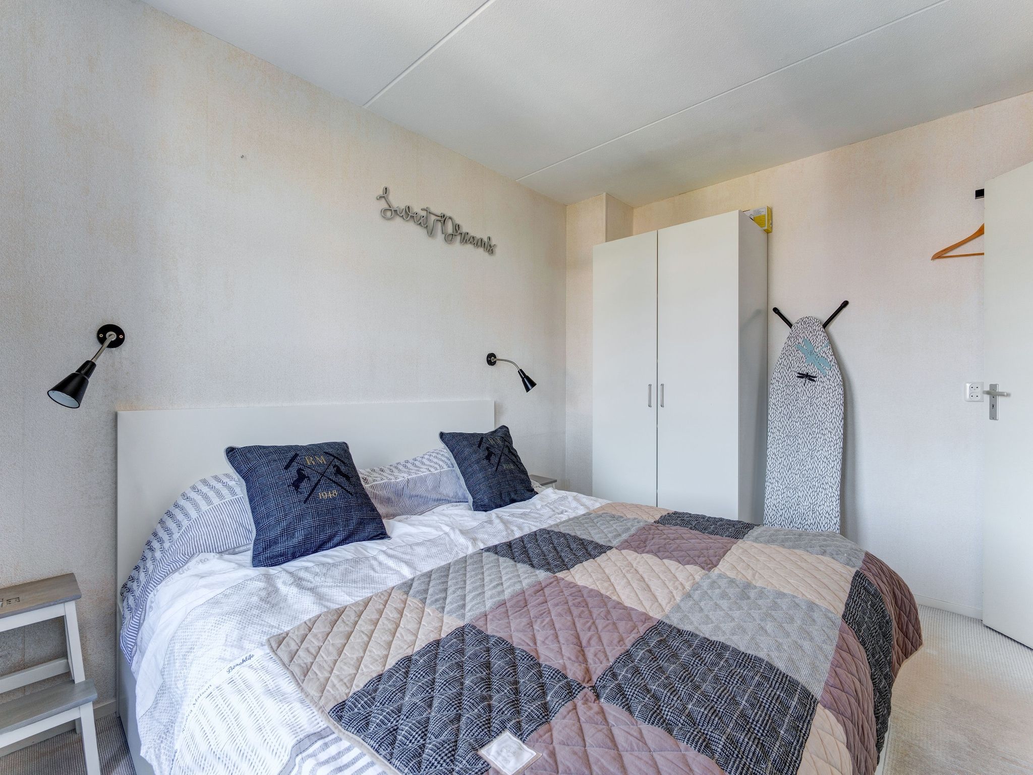 Een slaapkamer van Gezellig  appartement in centrum Leeuwarden in Leeuwarden
