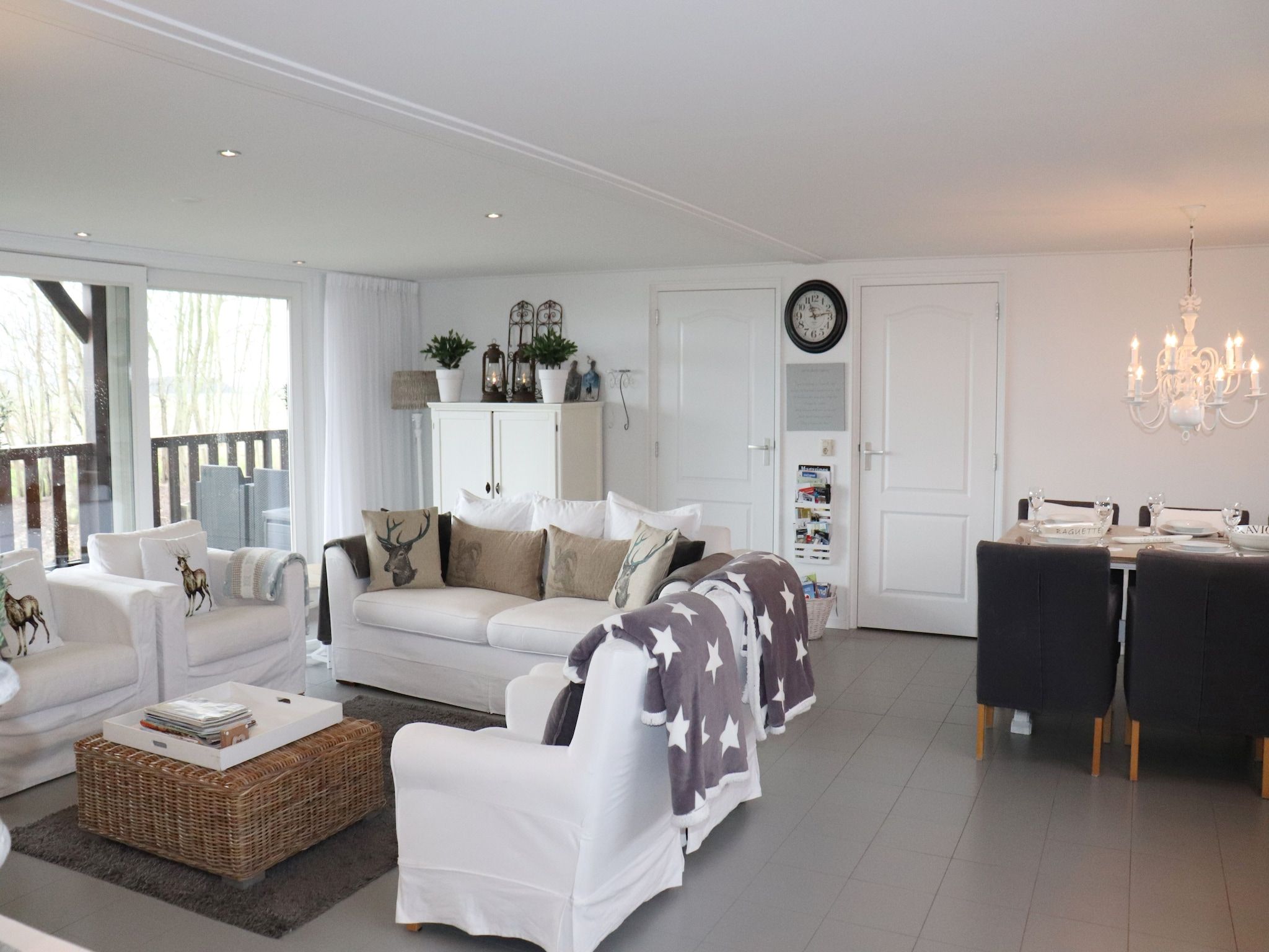 De woonkamer van Wol Thus in Paesens