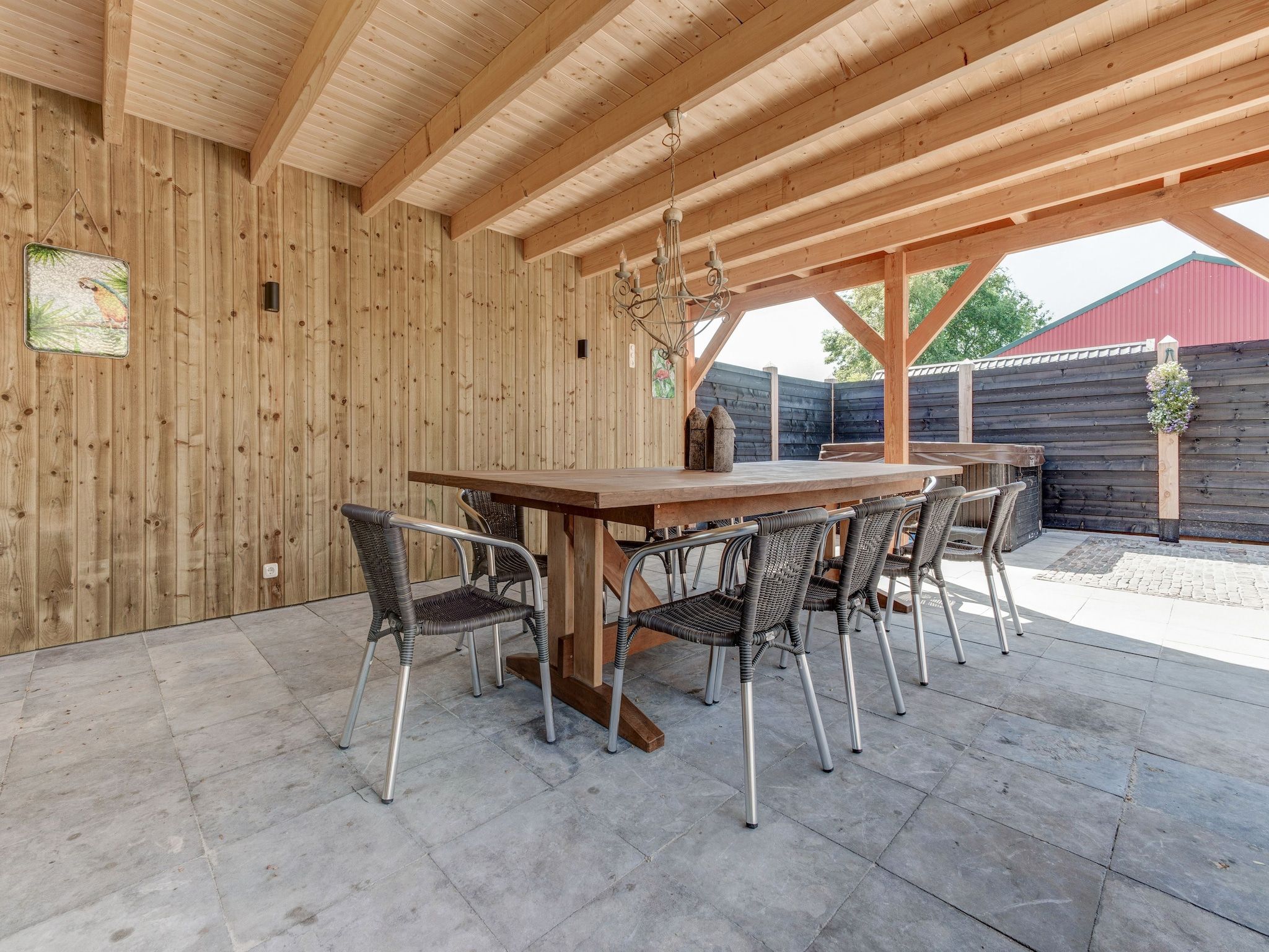 De eetkamer van Boerderij Koatstertille in Friesland
