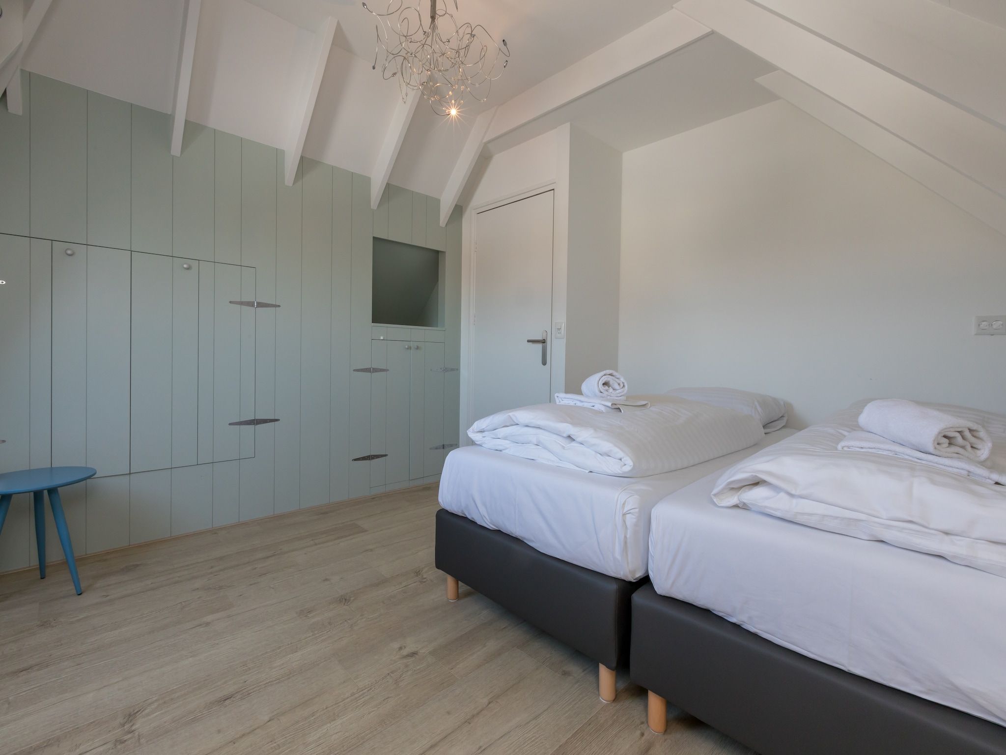 Een slaapkamer van Oostkapelseweg 32 -Ooievaar in Serooskerke