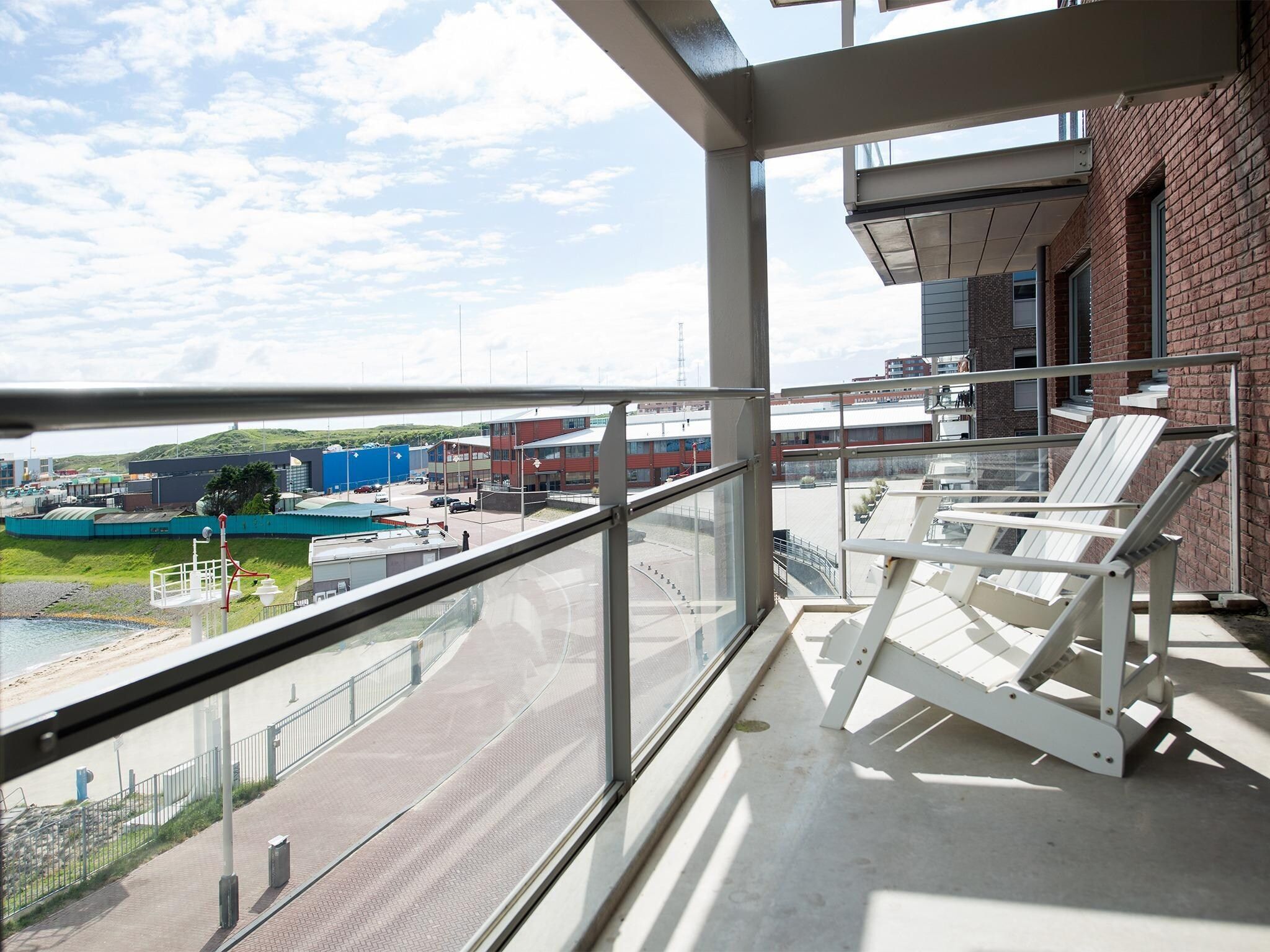 Het terras van Scheveningen Harbour 40 in Den Haag