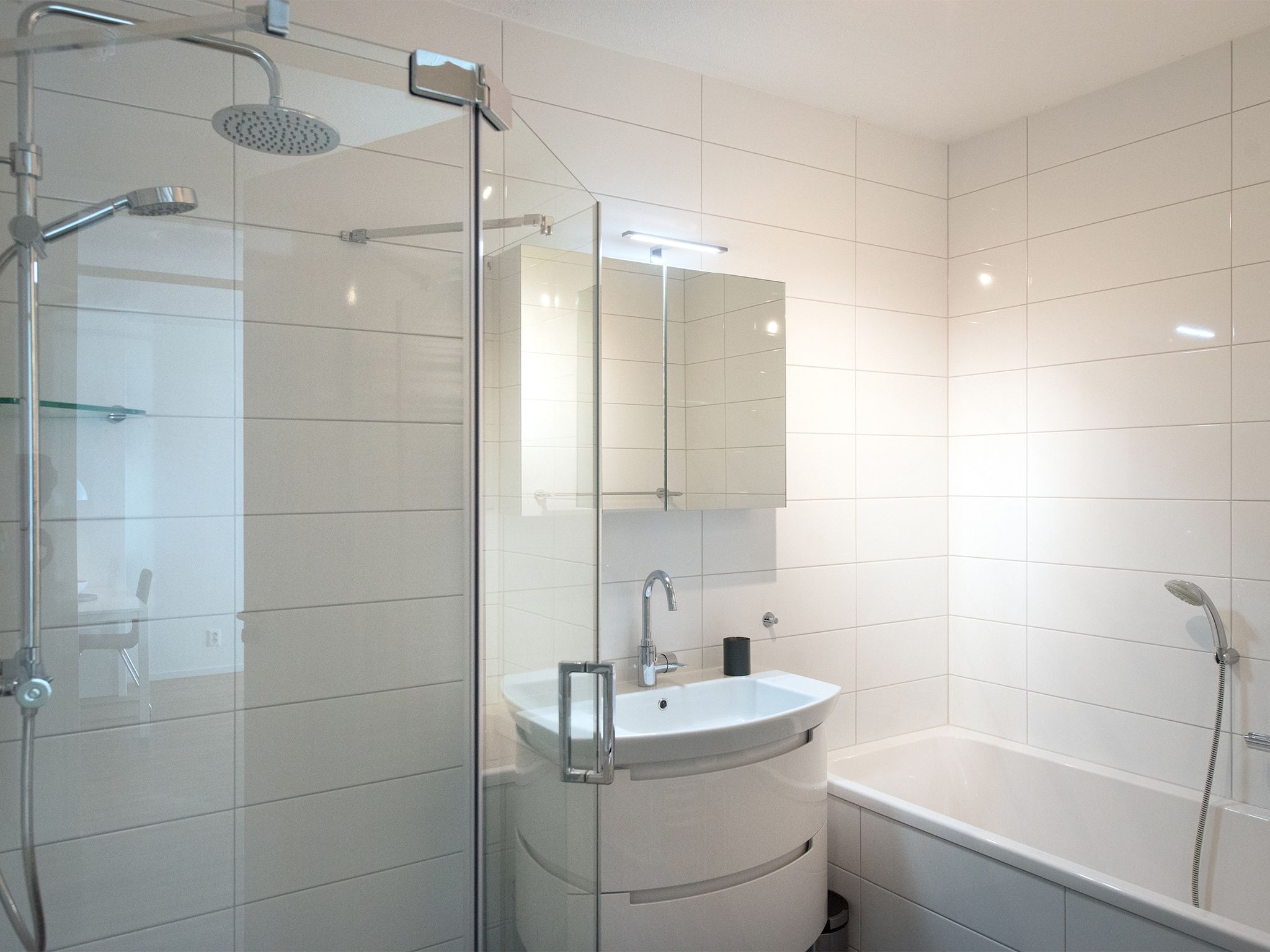 De badkamer van Scheveningen Harbour 58C in Den Haag