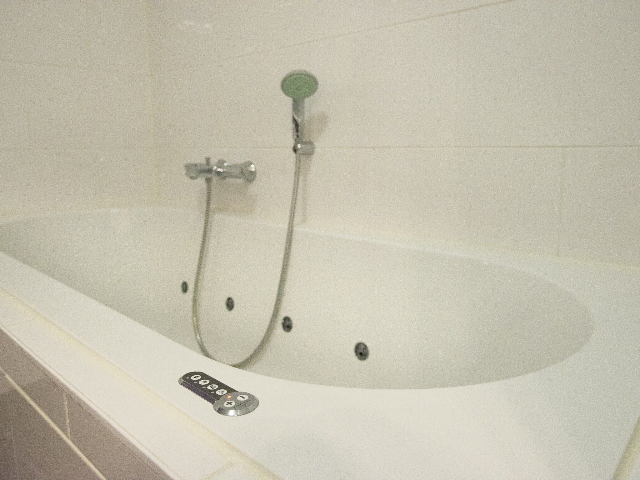 De badkamer van Scheveningen Harbour 60B in Den Haag