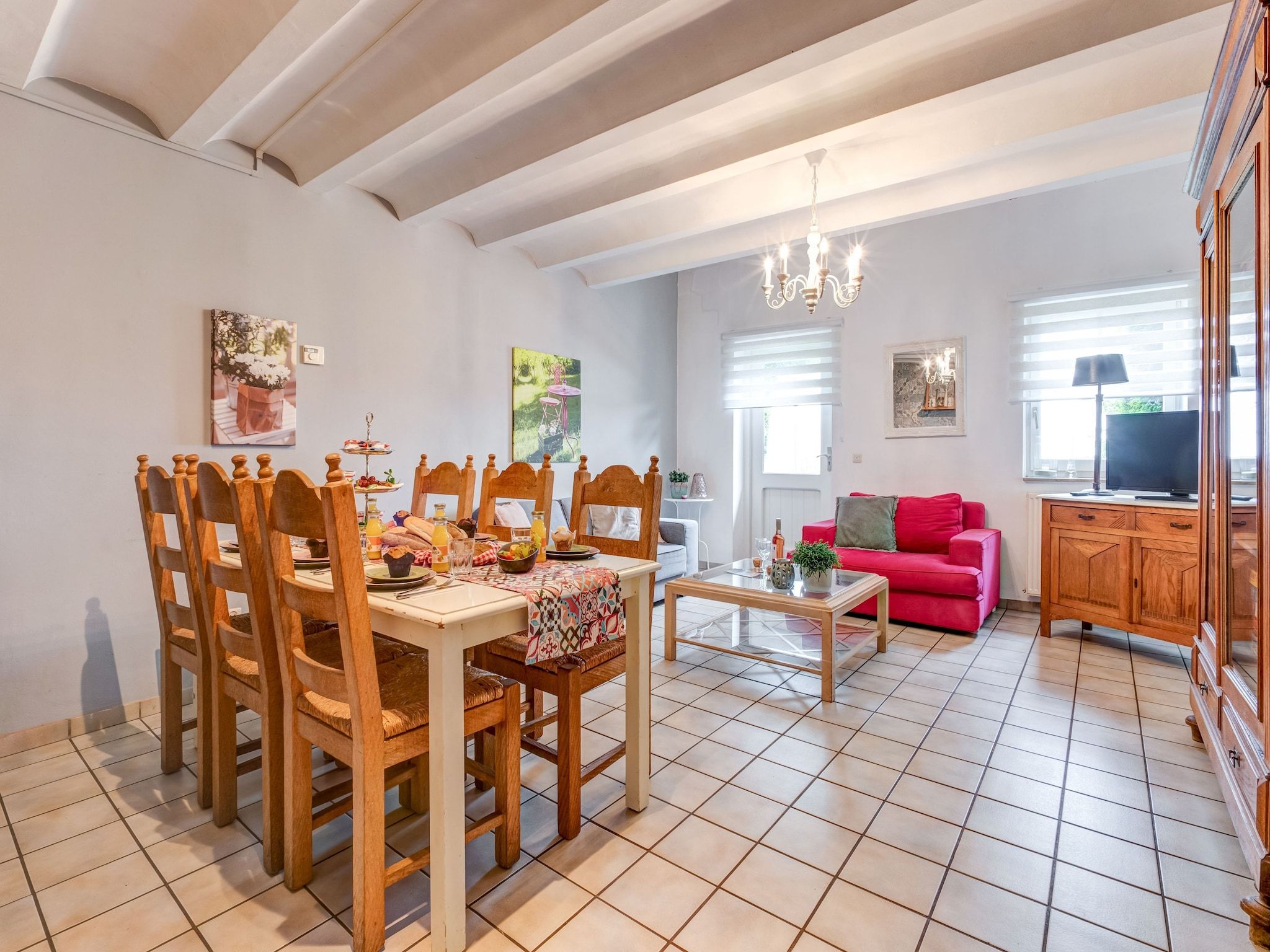 De eetkamer van Valleyview Cottages - NR15 in Ubachsberg