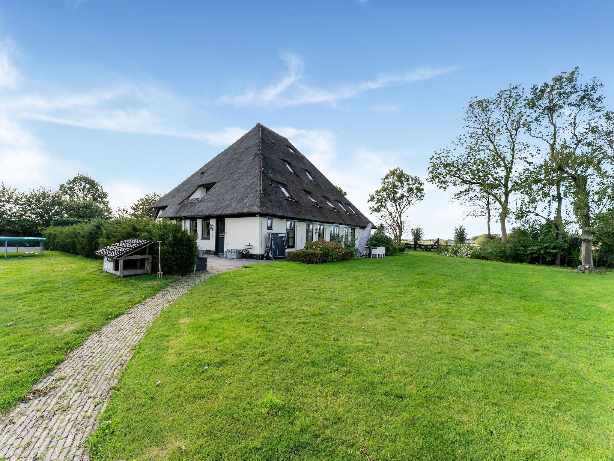 De buitenkant van De Pauwenhof in Heiloo
