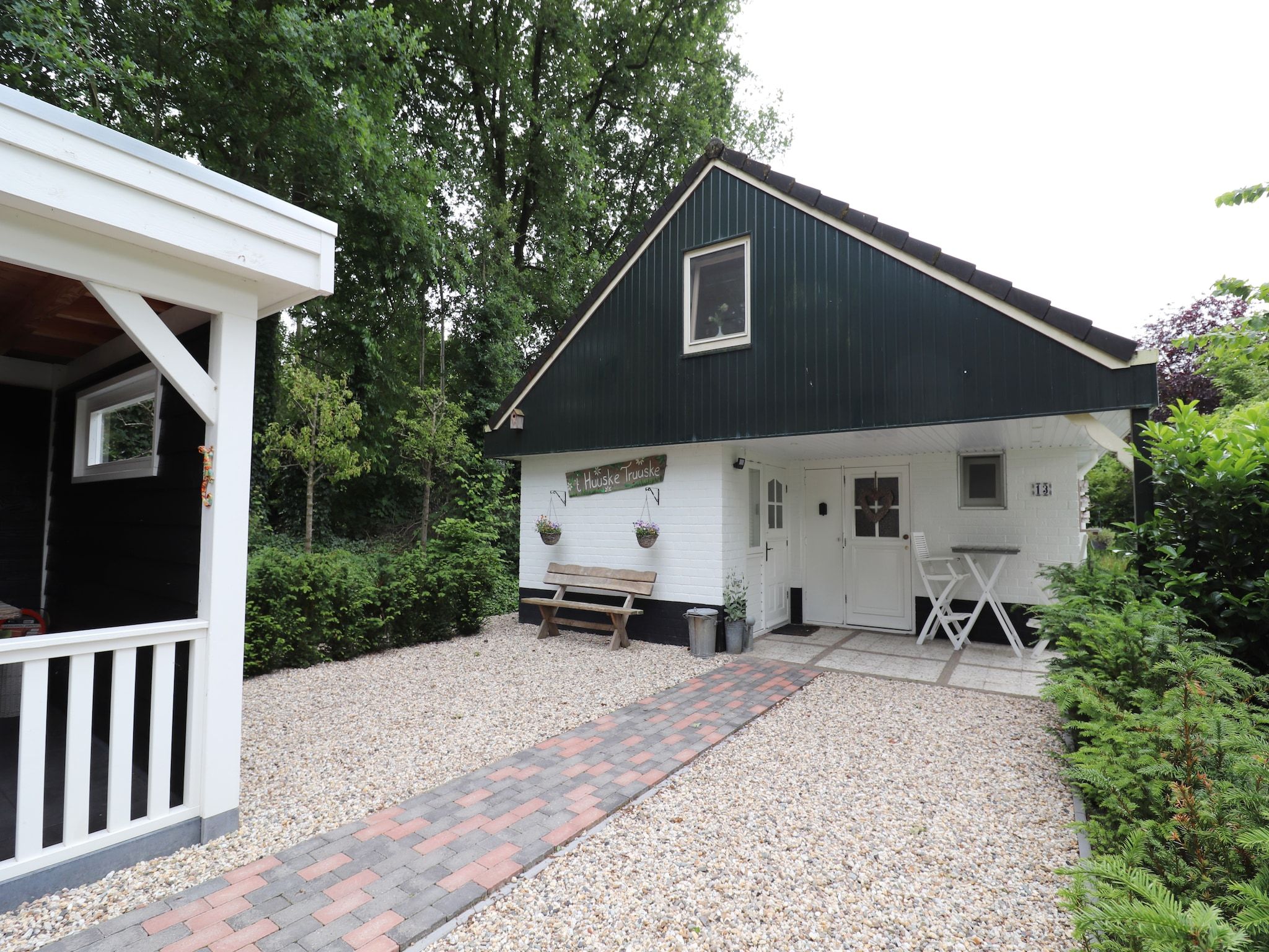 Het terras van 't Huuske Truuske in Reutum