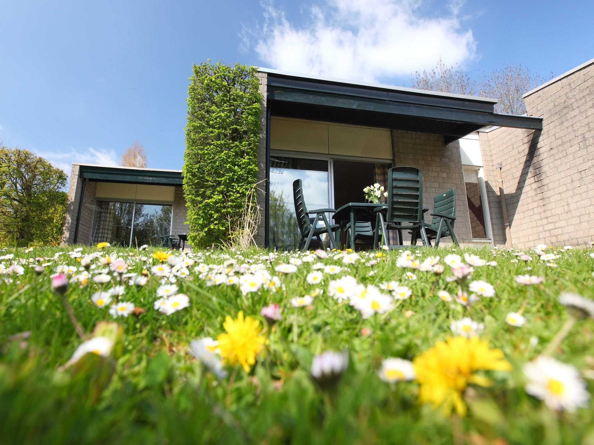 Parkfaciliteiten bij Bungalowpark Schin op Geul 14 in Walem