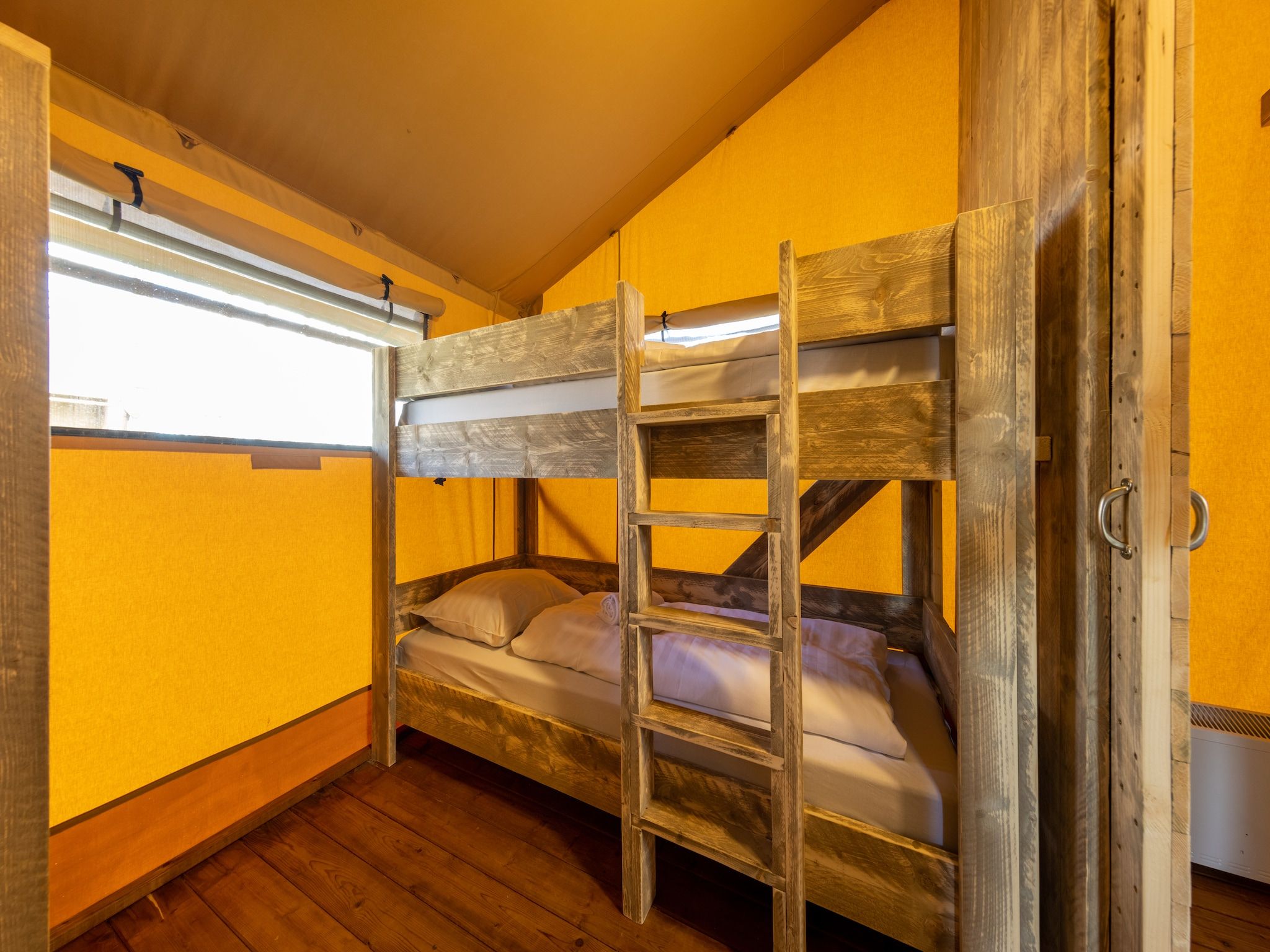 Een slaapkamer van Hunzepark 15 in Gasselternijveen