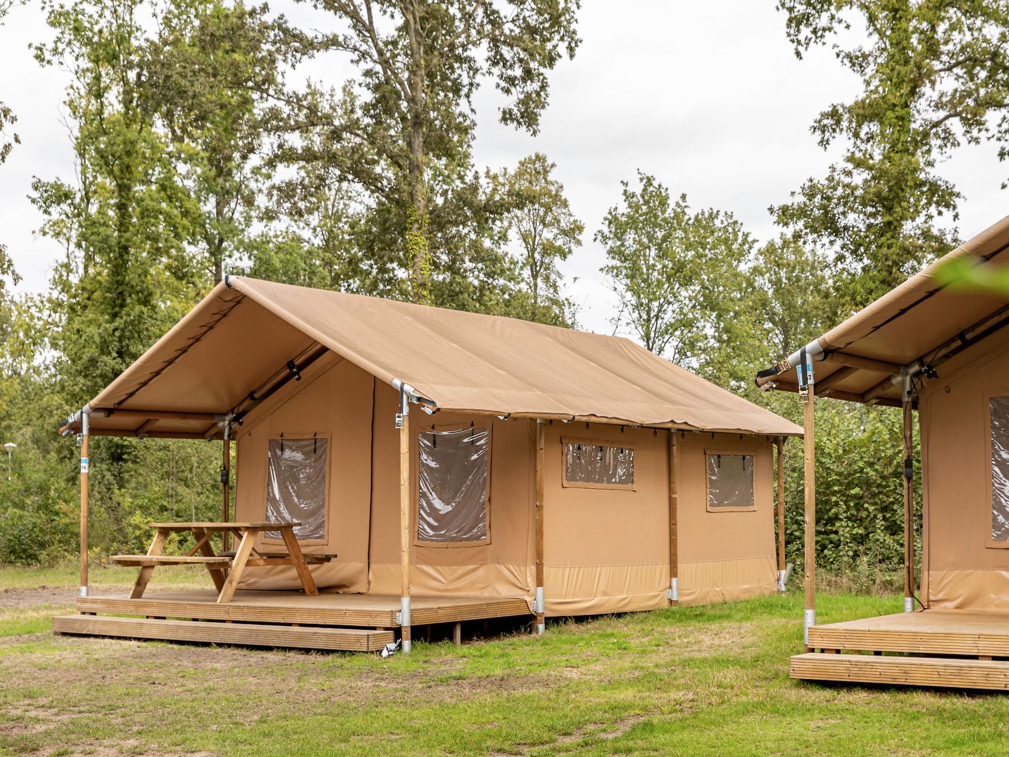 De buitenkant van Vakantiepark Hunzedal 15 in Borger