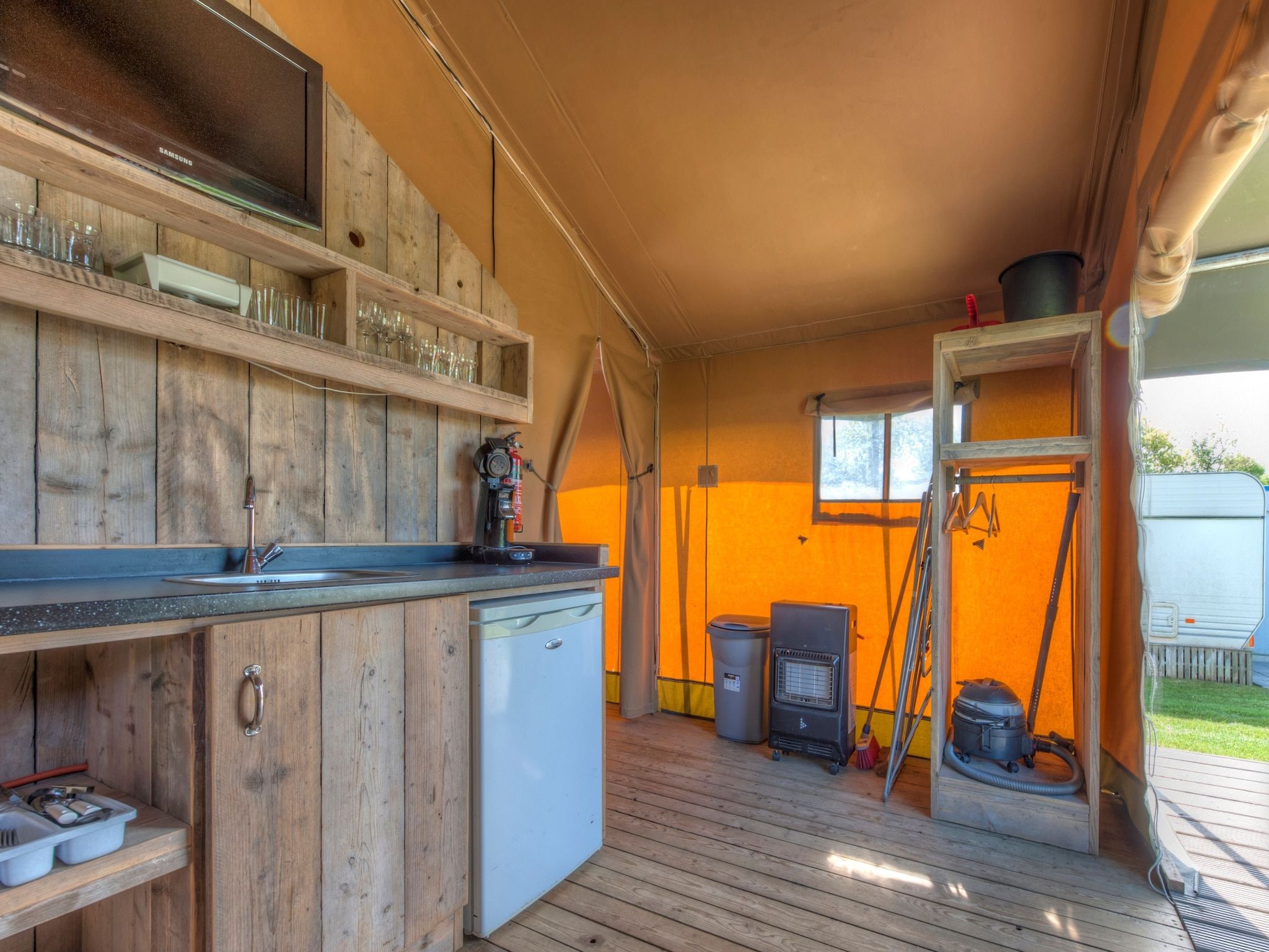 De keuken van Vakantiepark de Katjeskelder 19 in Oosterhout