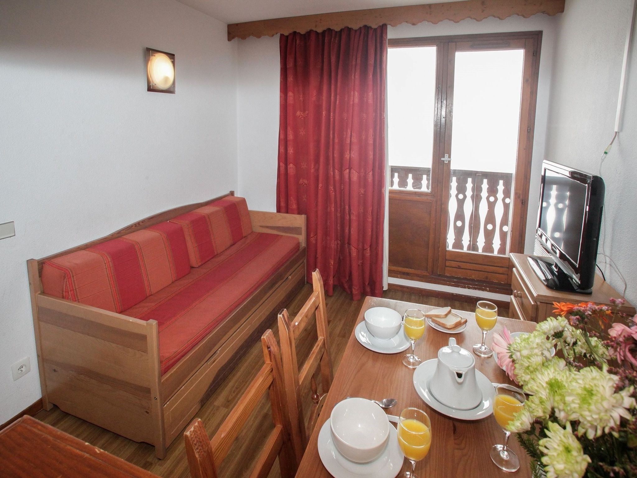De woonkamer van Vakantiepark Klein Vink 19 in Arcen