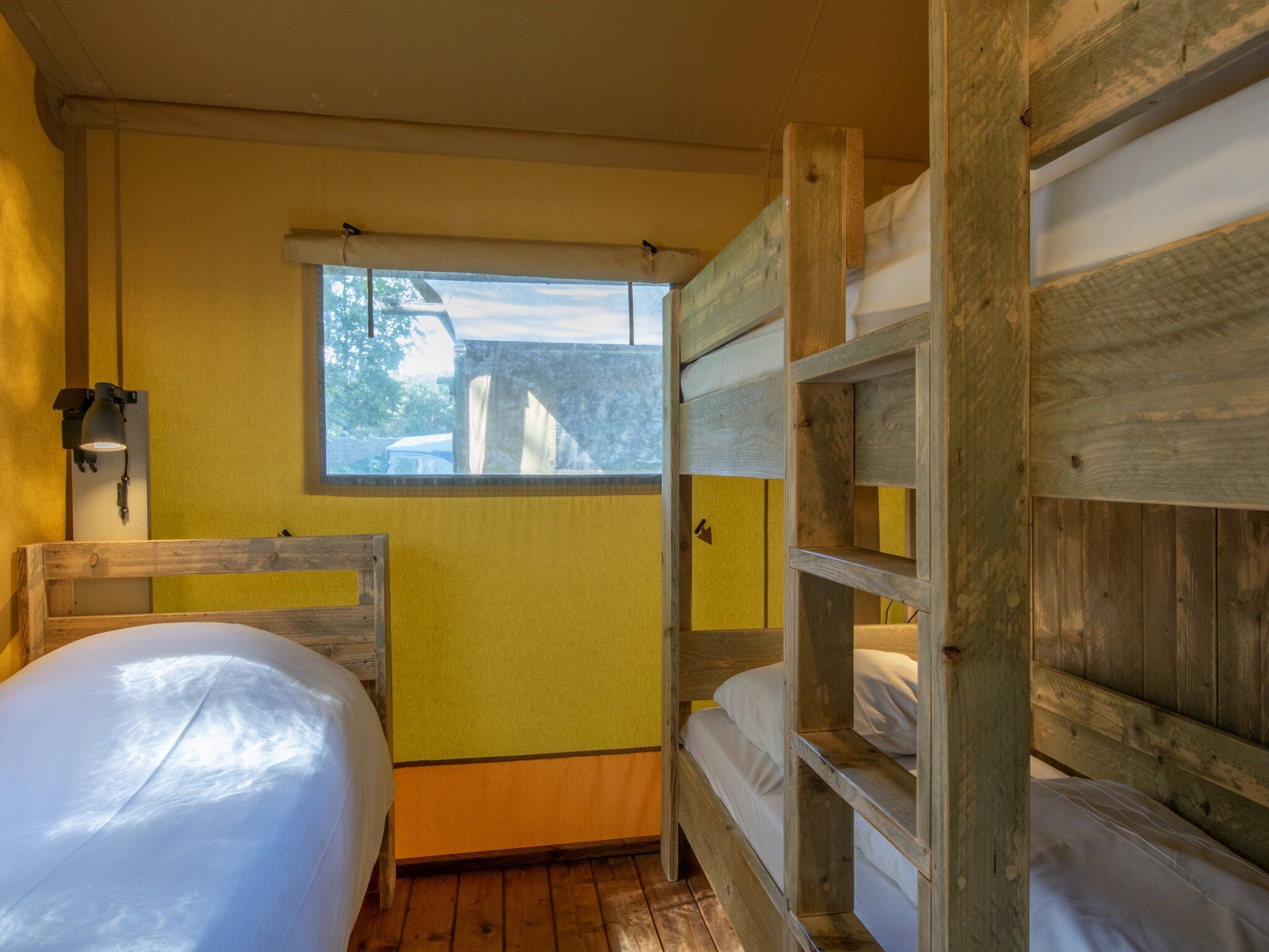 Een slaapkamer van Vakantiepark Klein Vink 21 in Arcen