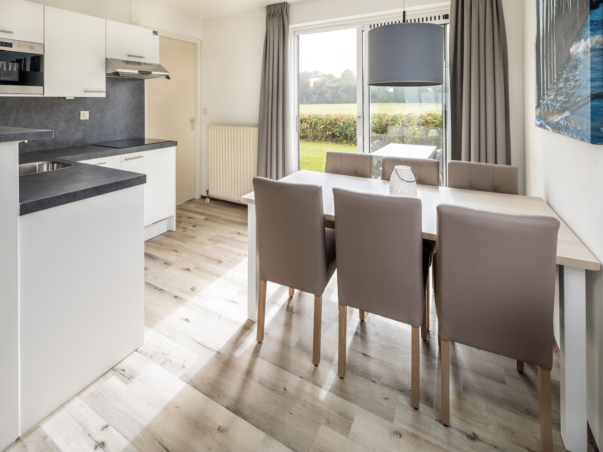 De keuken van Vakantiepark Zeeland Village 1 in Scharendijke