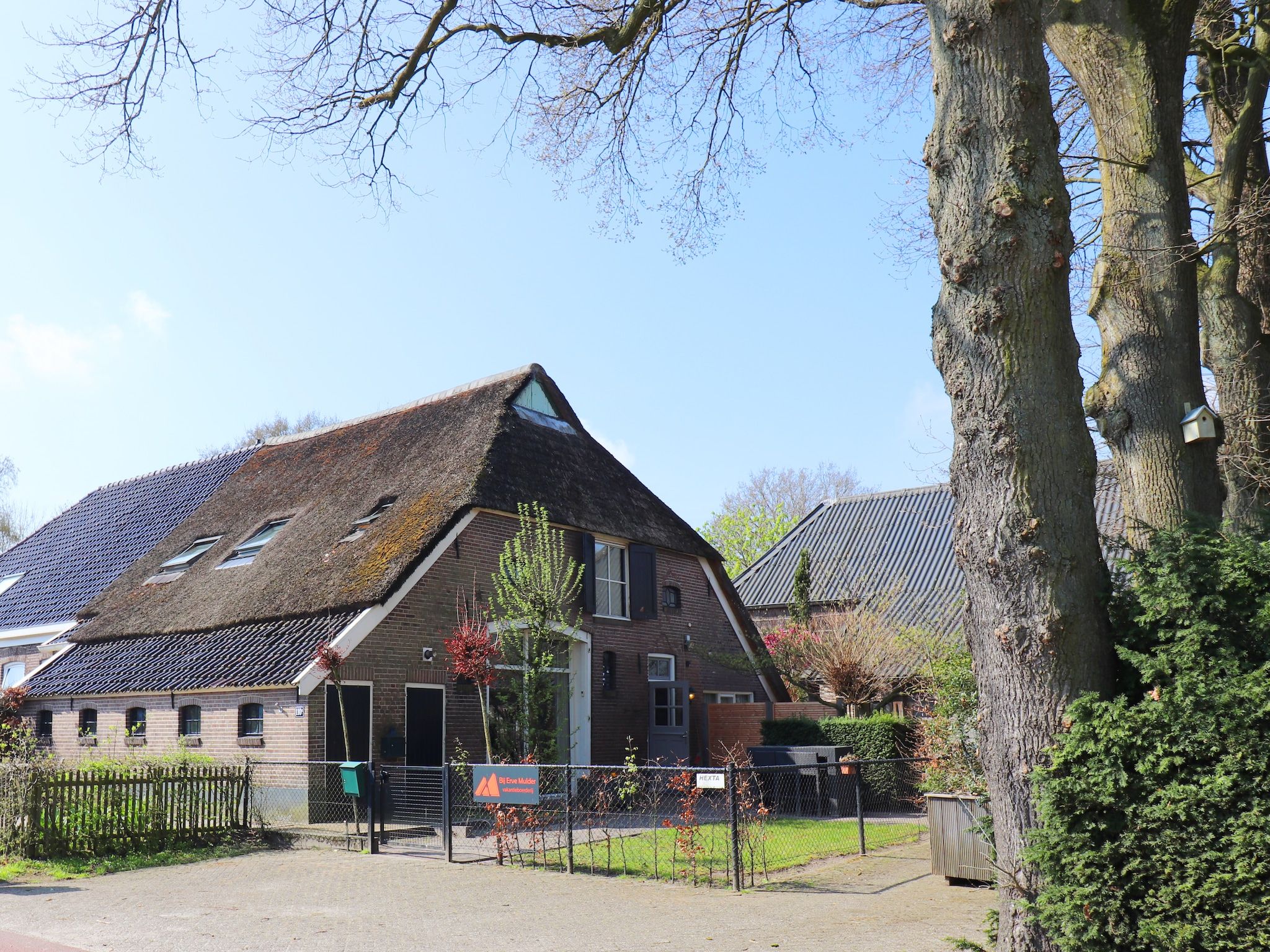 De buitenkant van Woonboerderij Bij Erve Mulder in Dalerveen