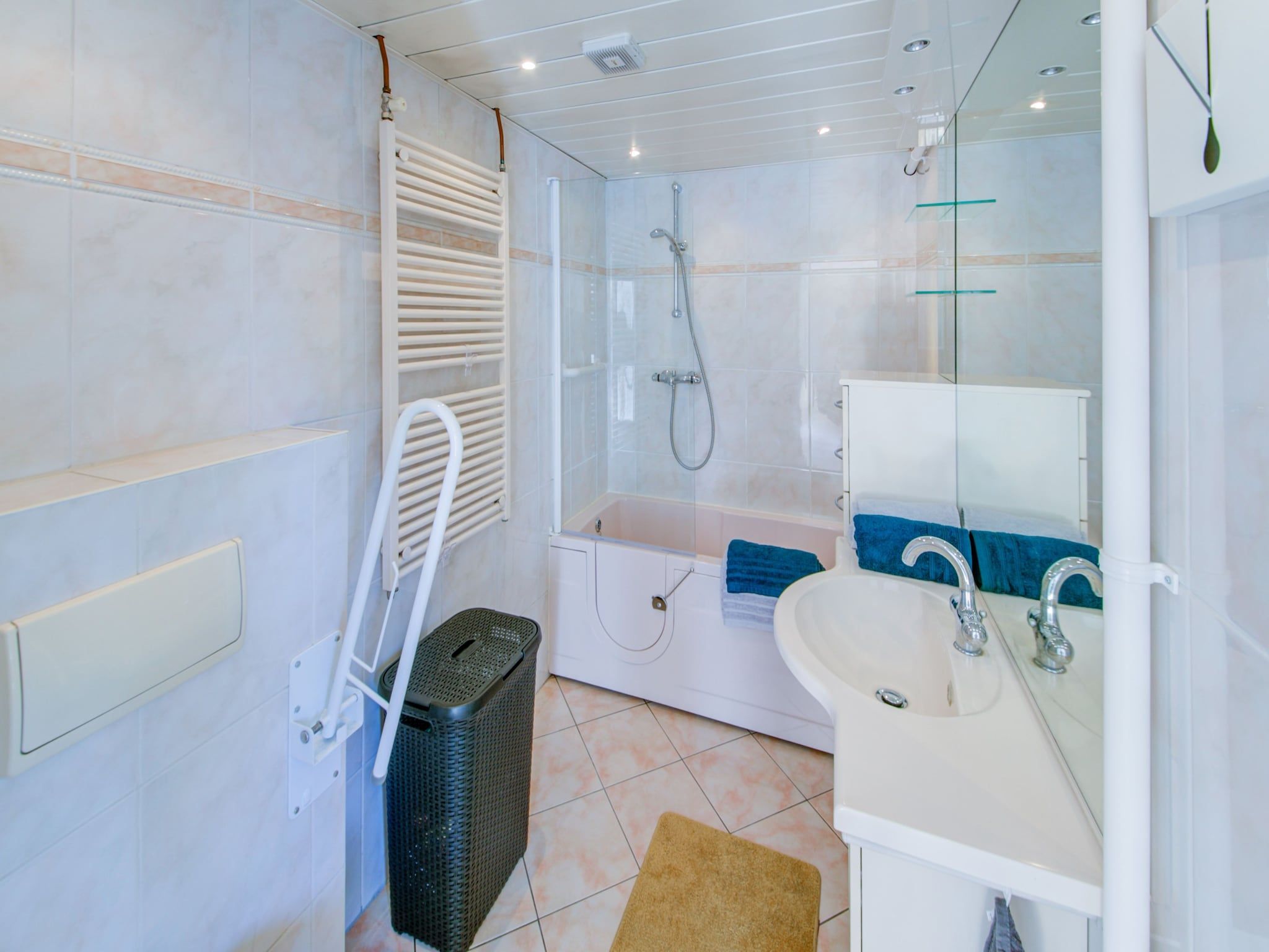 De badkamer van Casa Mare in Noordwijkerhout
