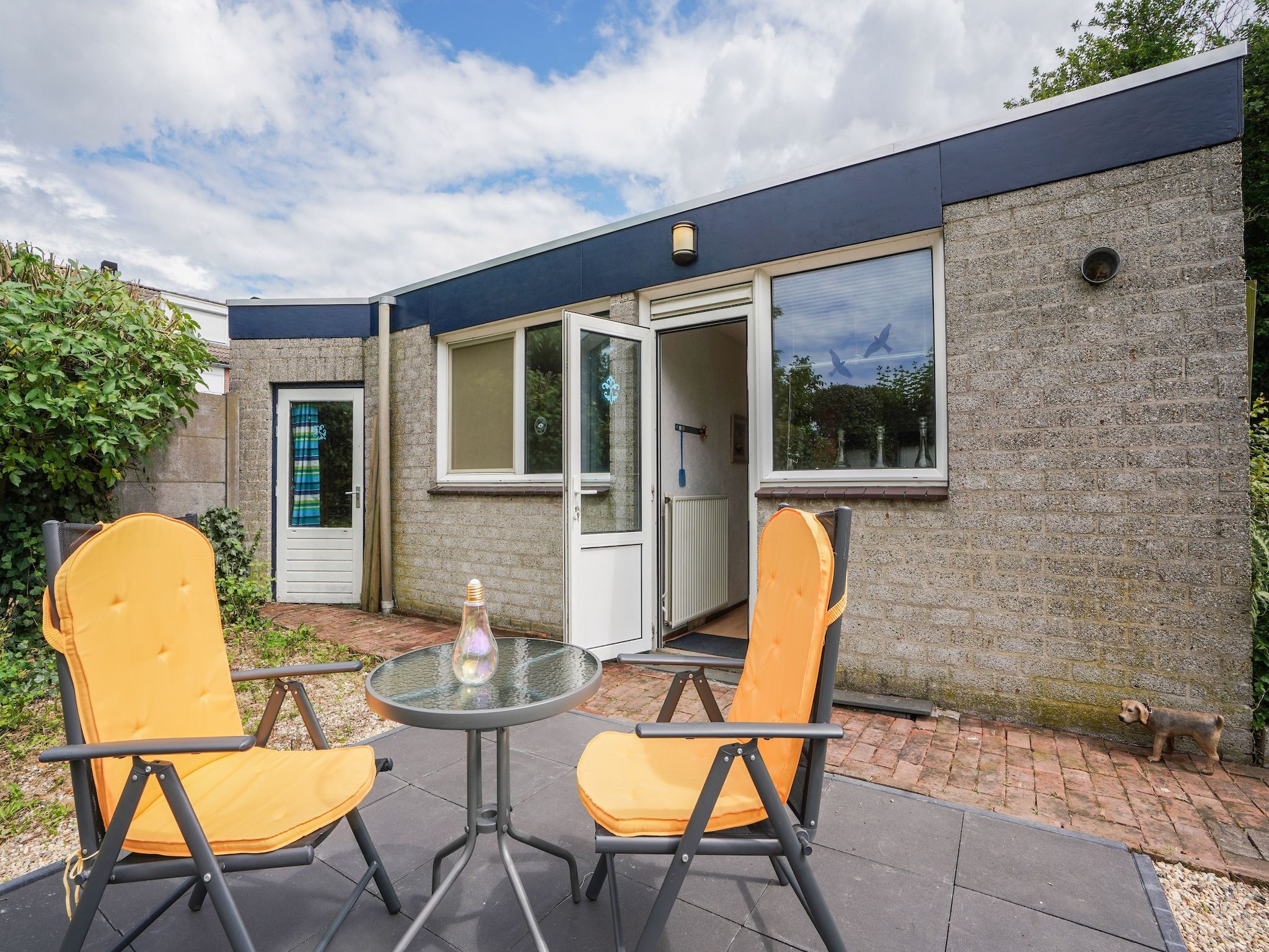 Het terras van Casa Acacia in Landgraaf