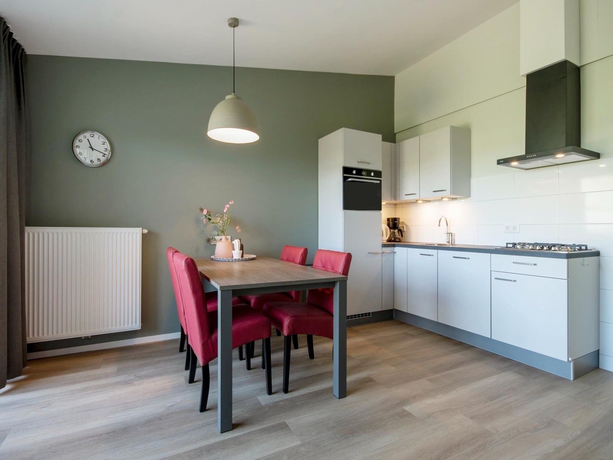De keuken van Bungalowpark Schin op Geul 15 in Walem
