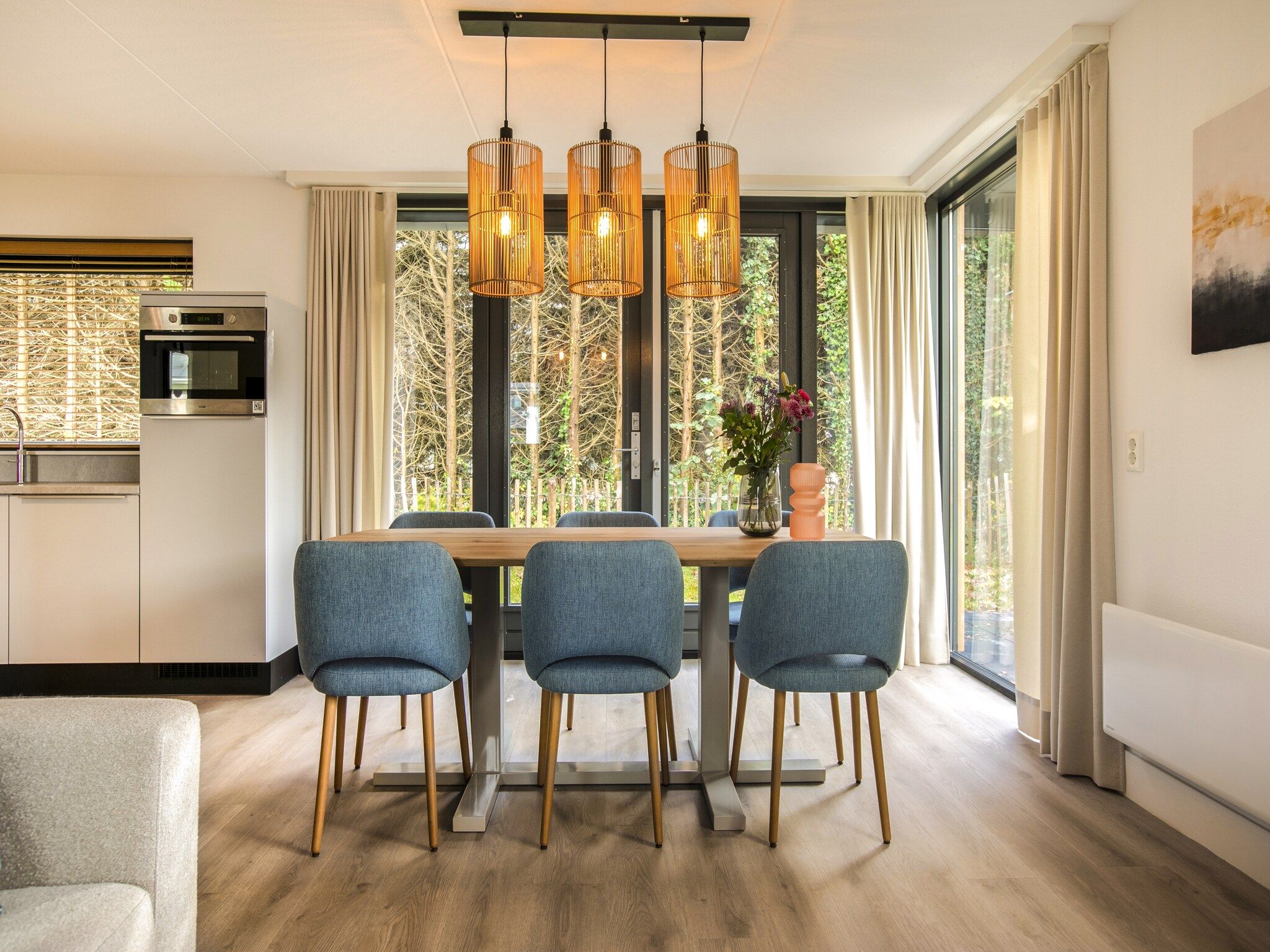 De eetkamer van Cape Helius 20 in Hellevoetsluis