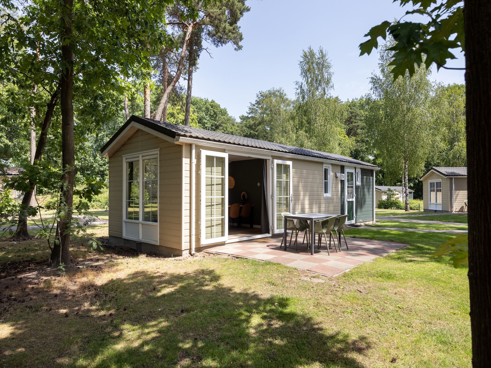 De tuin van Park De Peel 1 in Vlierden