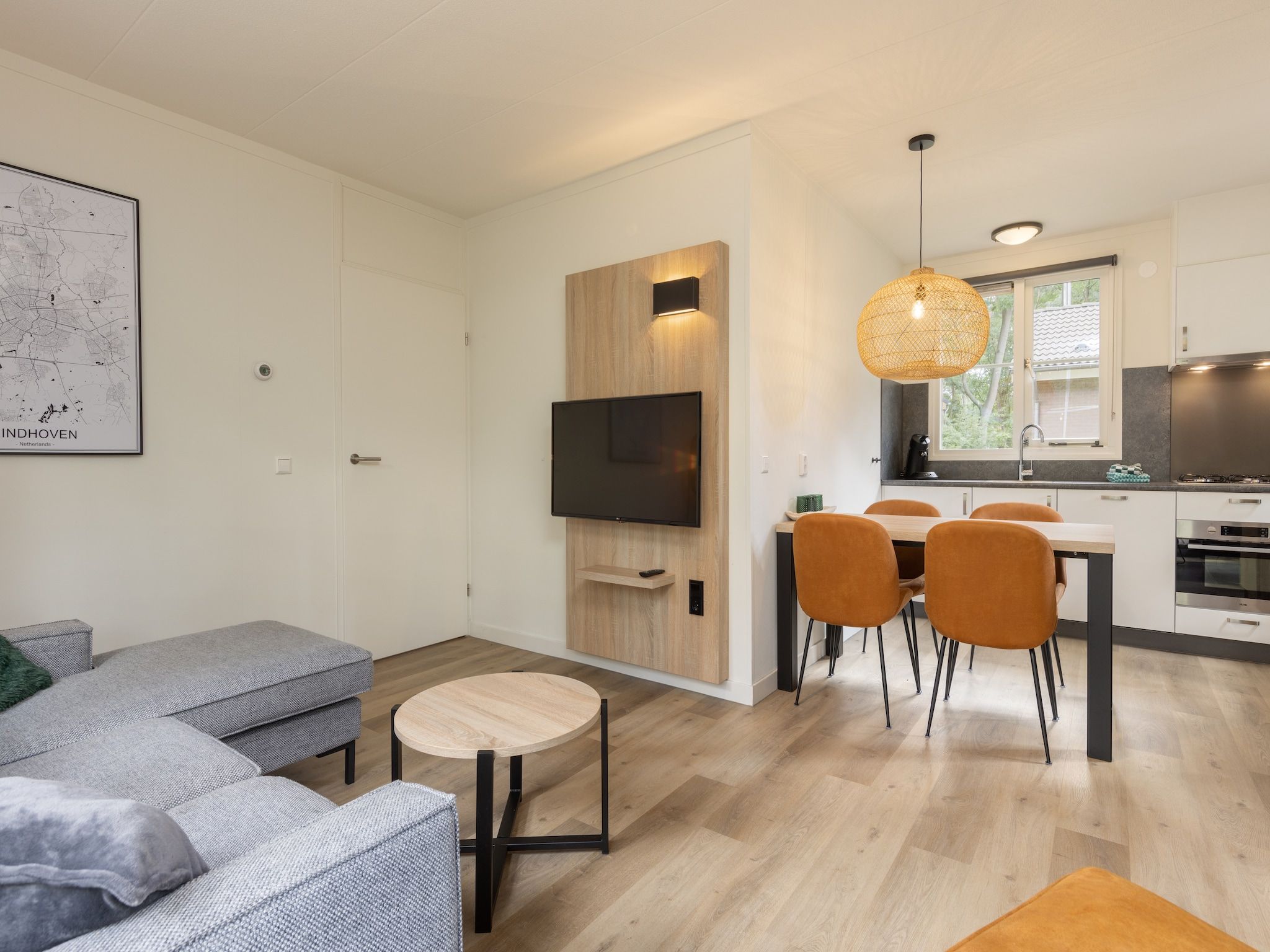 De woonkamer van Park De Peel 4 in Vlierden