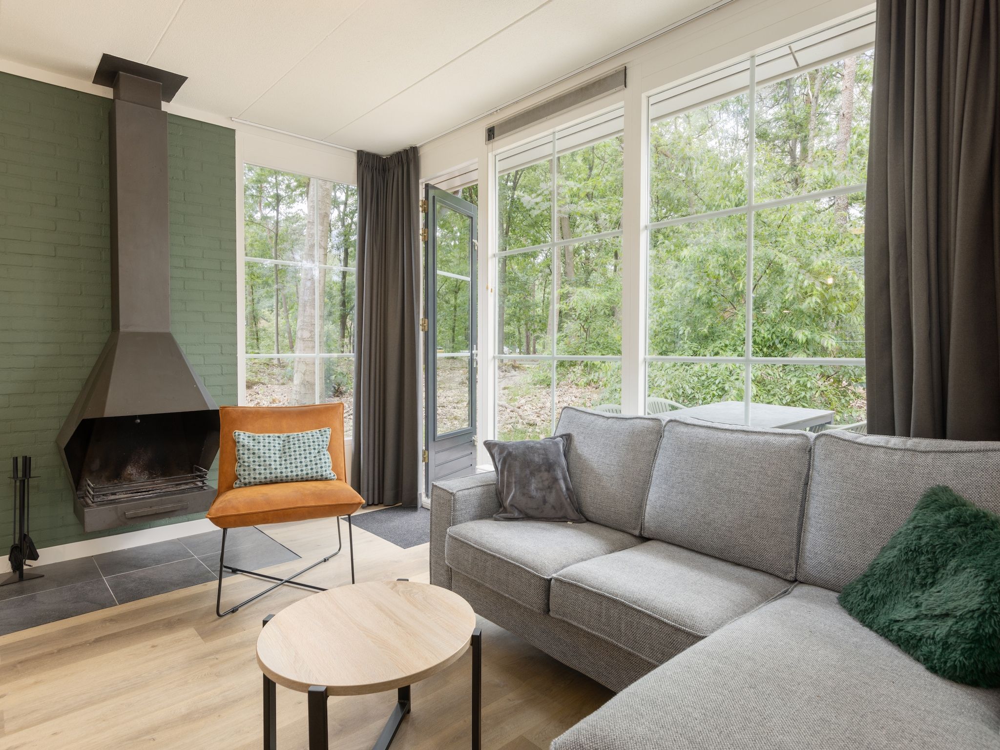 De woonkamer van Park De Peel 4 in Vlierden