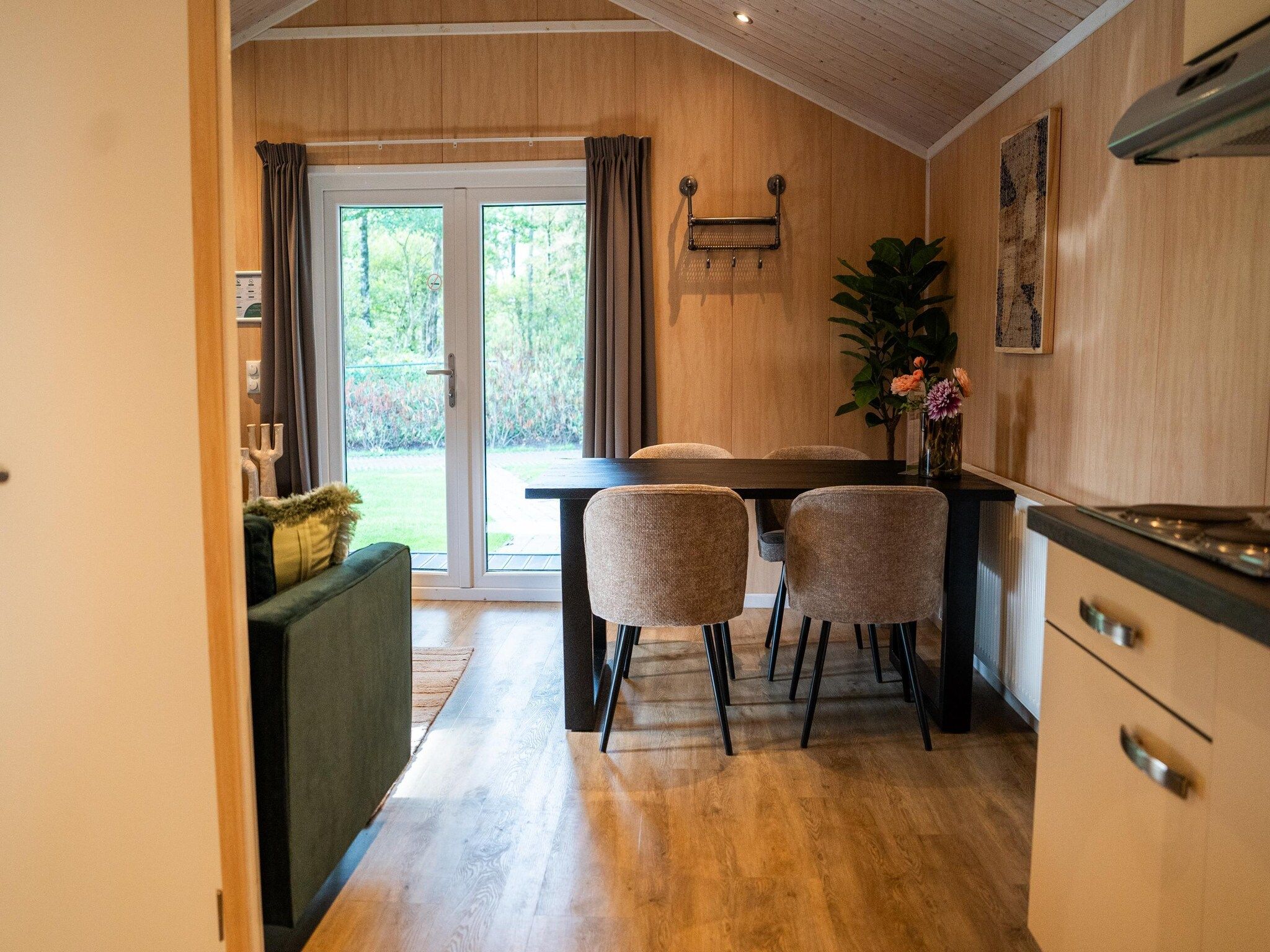 De eetkamer van Vakantiepark Latour 2 in Oirschot