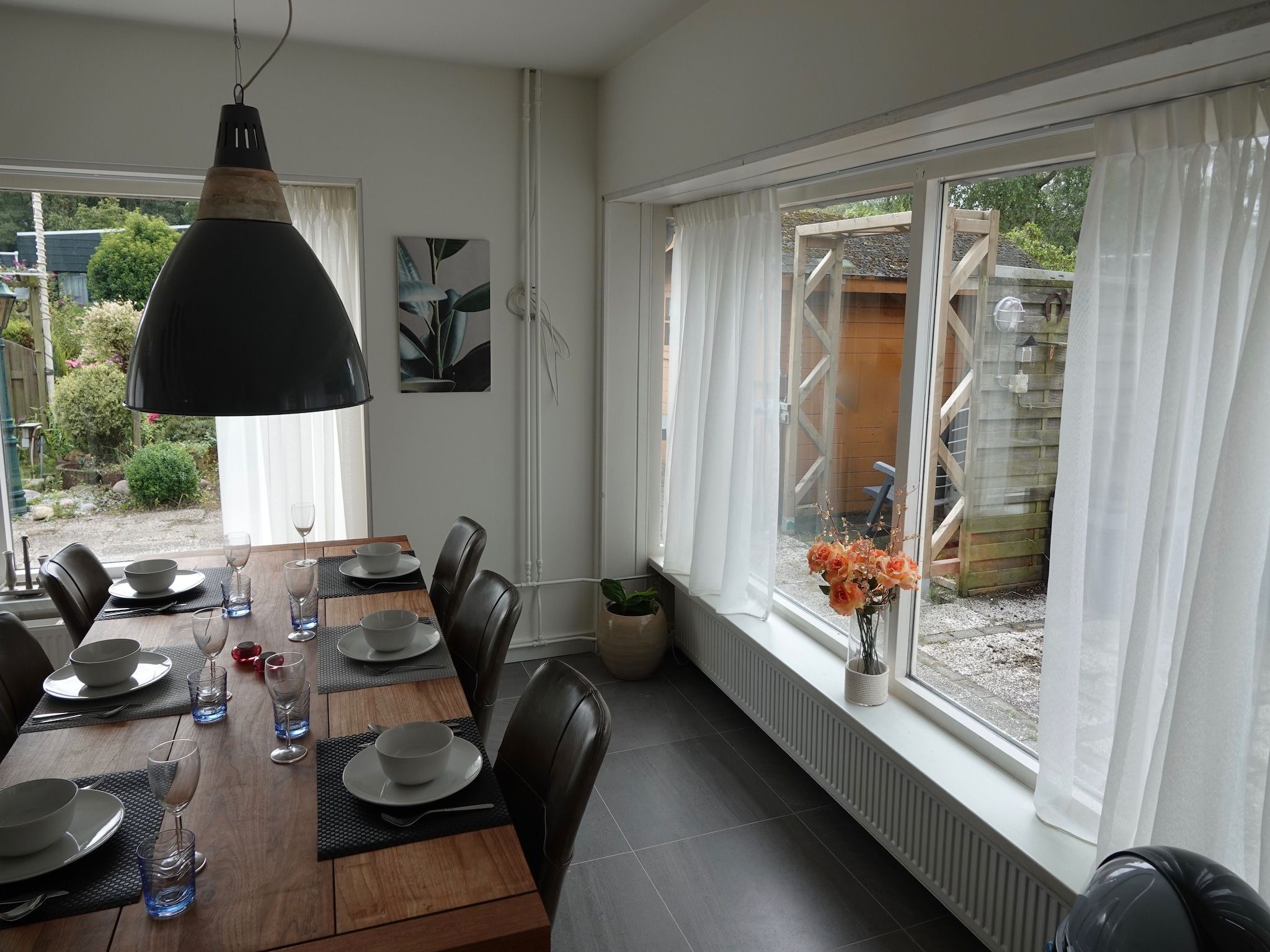 De eetkamer van Relaxing Summer in Noordwijkerhout