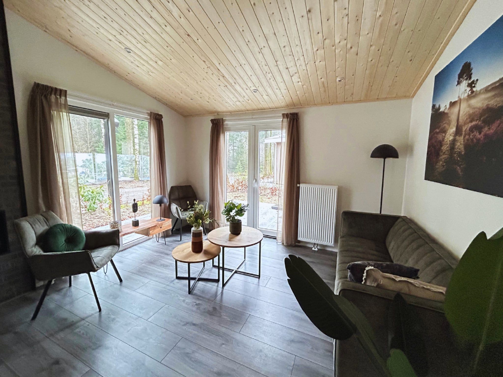 De woonkamer van Vakantiepark De Rimboe & De Woeste Hoogte 21 in Hoenderloo