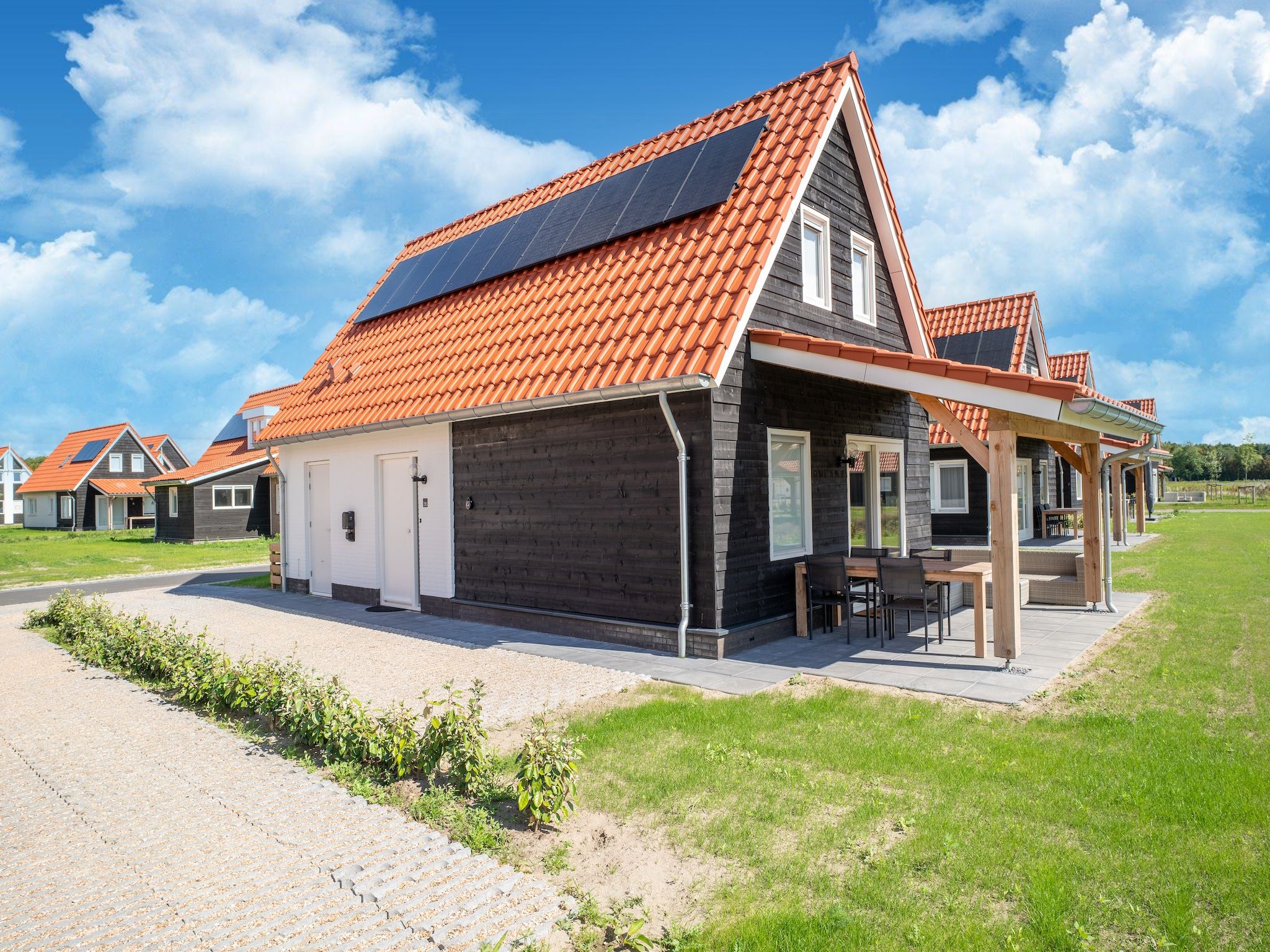 De tuin van De Kievit Huis Nr 36 in Scherpenisse
