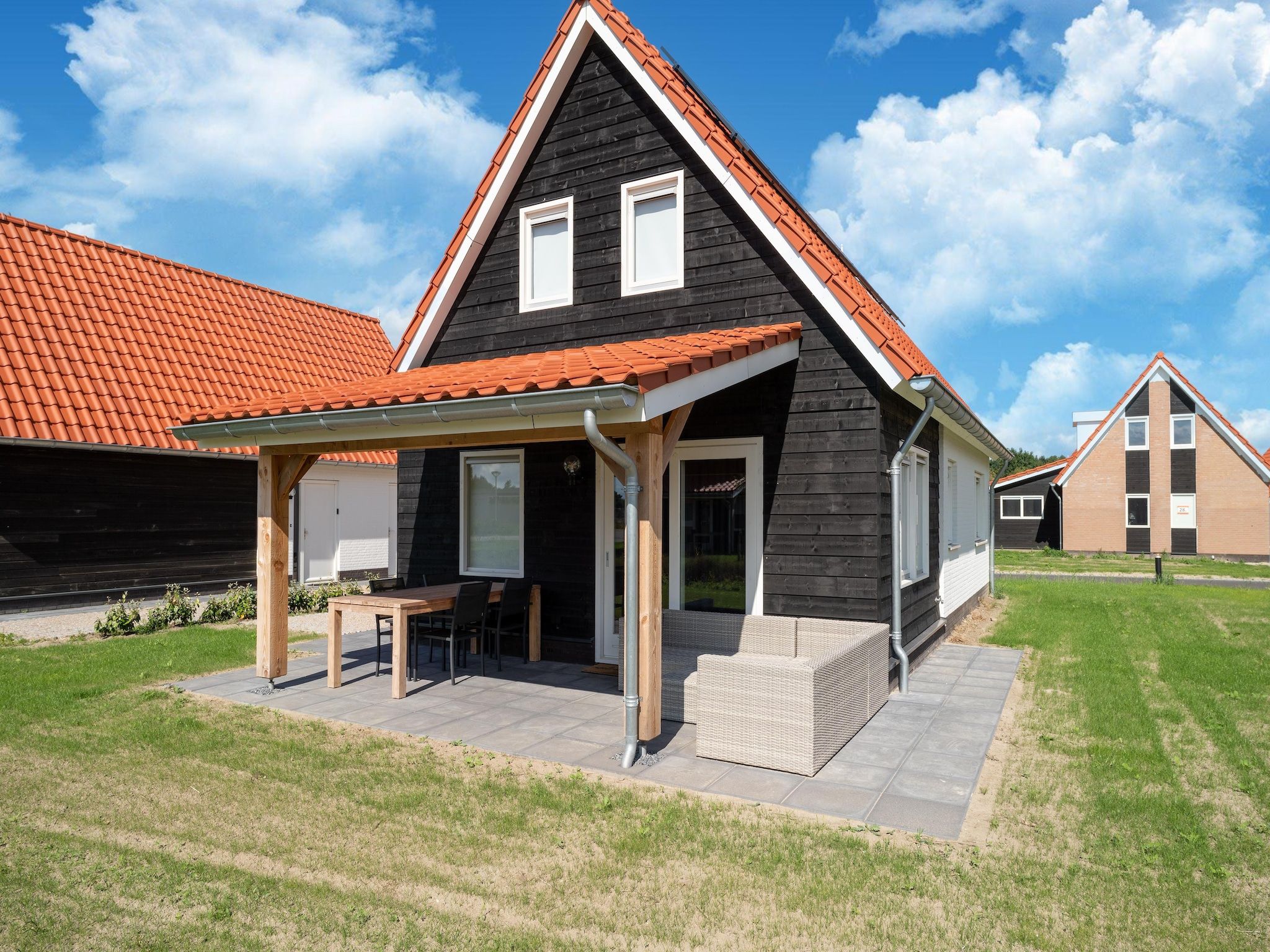 Het terras van De Kievit Huis Nr 36 in Scherpenisse