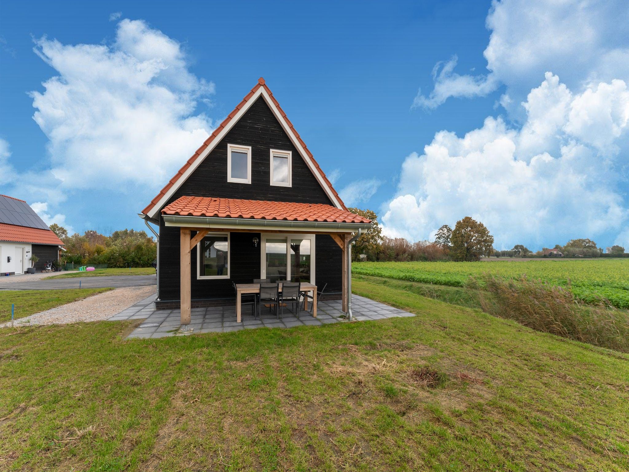 De buitenkant van De Kokmeeuw Huis Nr 11 in Scherpenisse