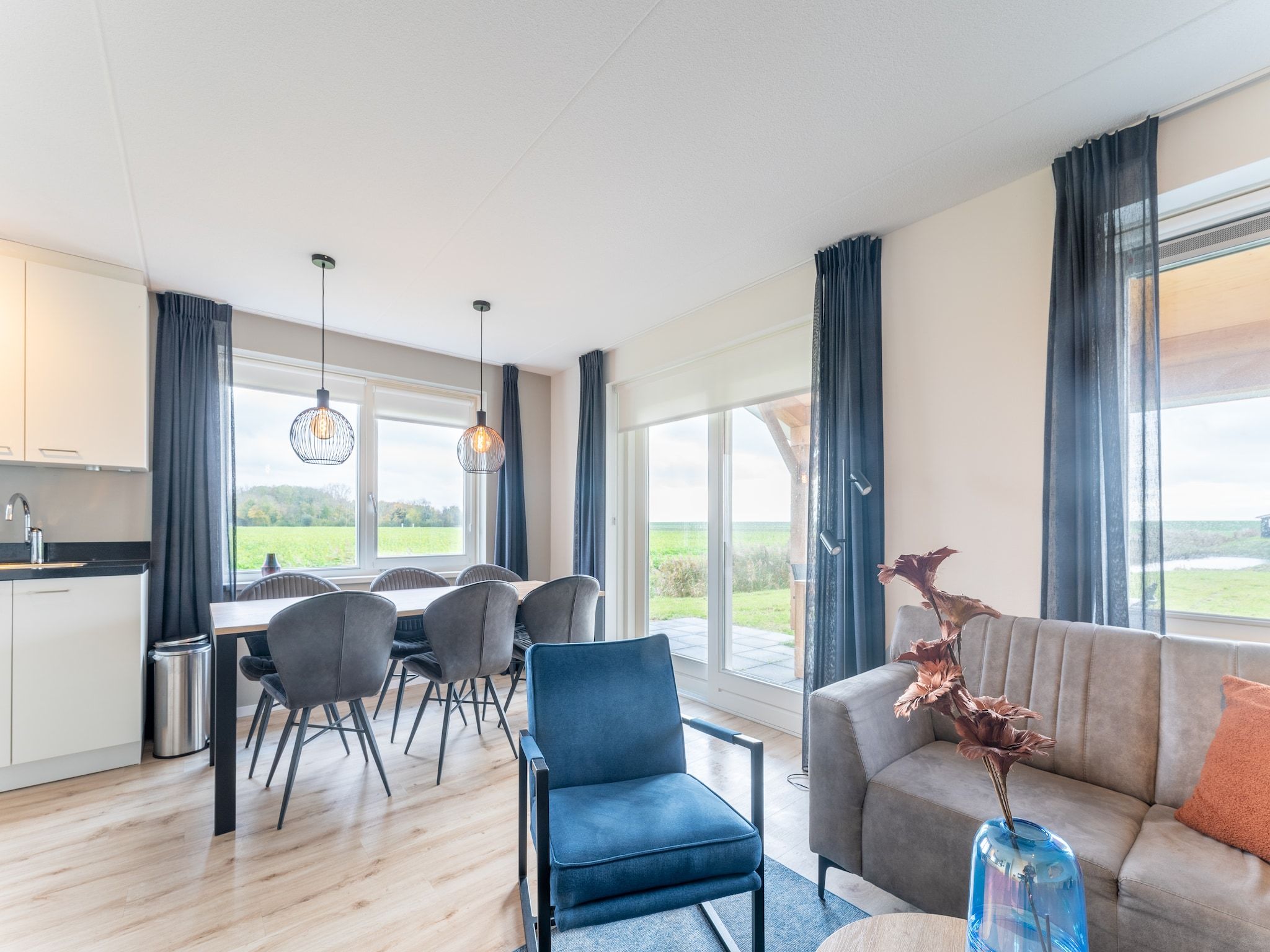 De woonkamer van De Kokmeeuw Huis Nr 11 in Scherpenisse