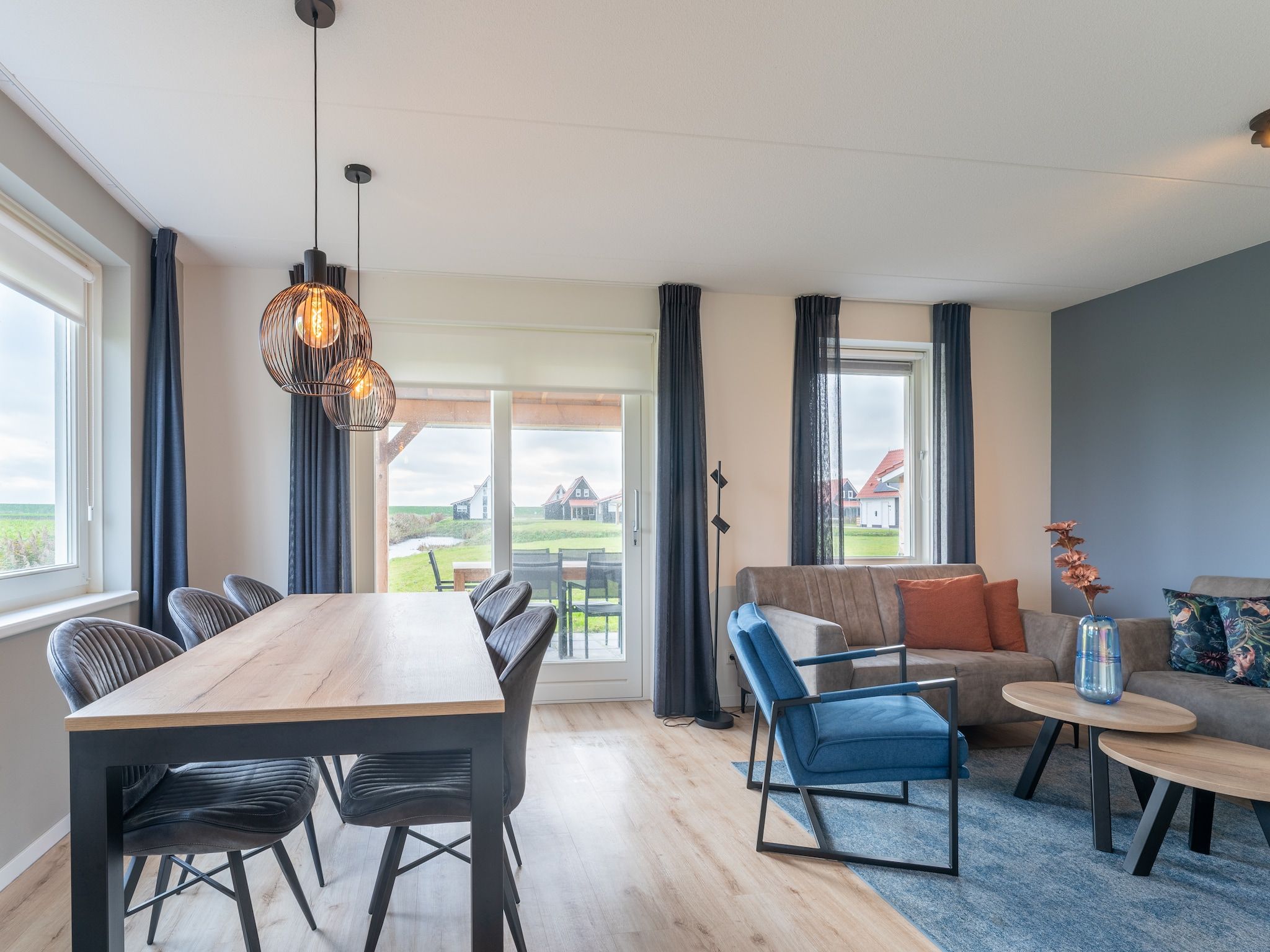 De woonkamer van De Kokmeeuw Huis Nr 11 in Scherpenisse