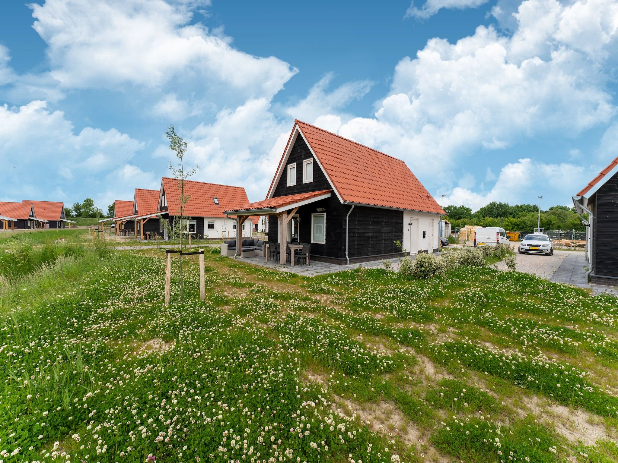 De tuin van De Scholekster Huis Nr 14 in Scherpenisse
