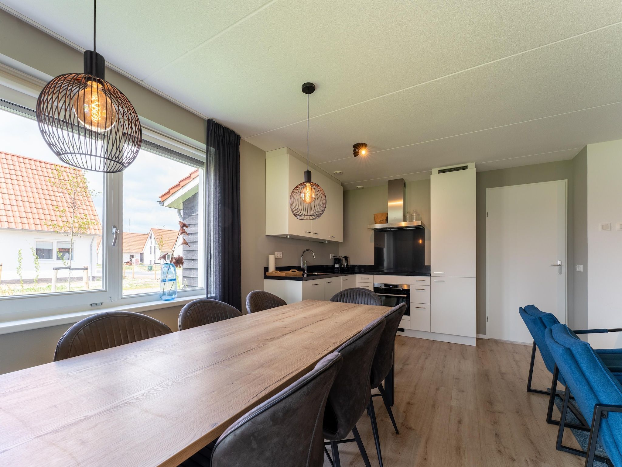 De eetkamer van De Scholekster Huis Nr 14 in Scherpenisse