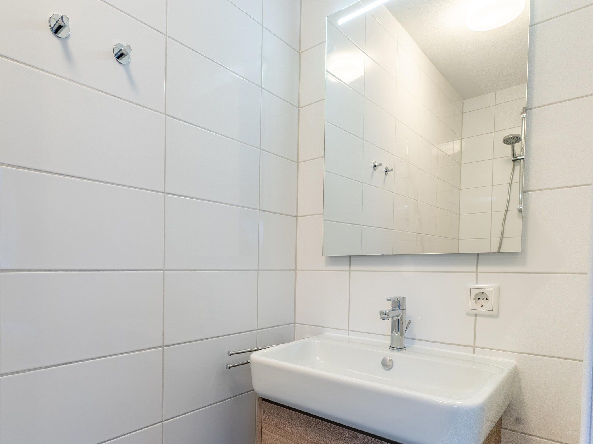 De badkamer van De Wulp Huis Nr 50 in Scherpenisse