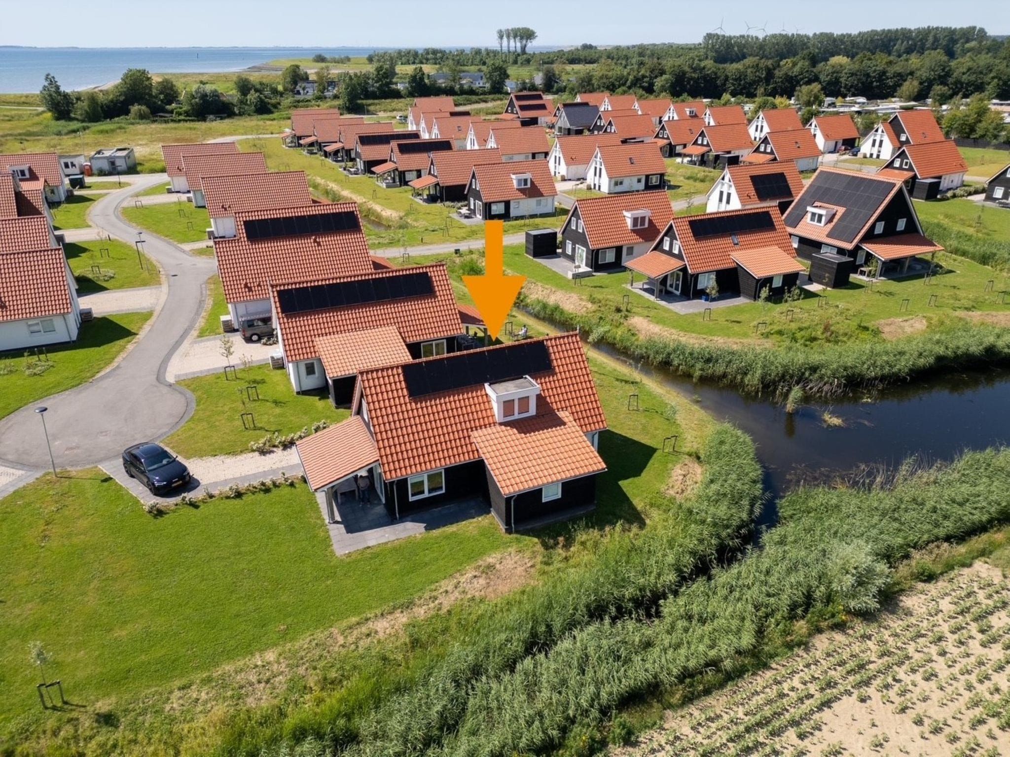 De buitenkant van De Ooievaar Huis Nr 47 in Scherpenisse