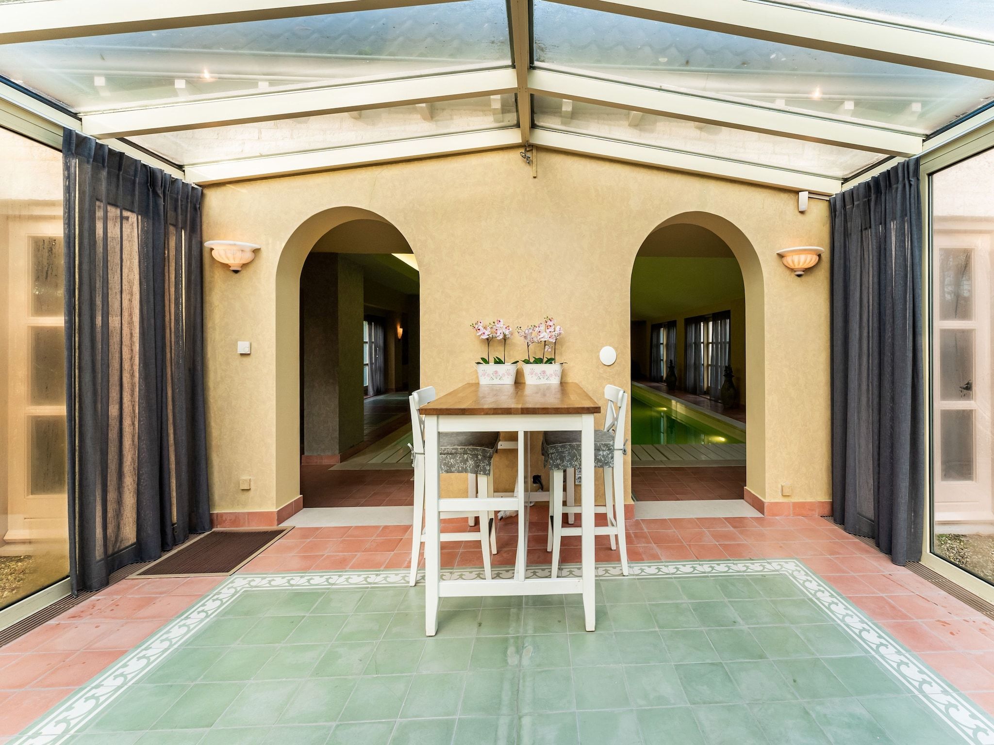 Het terras van Villa Loonse Duinen in Drunen