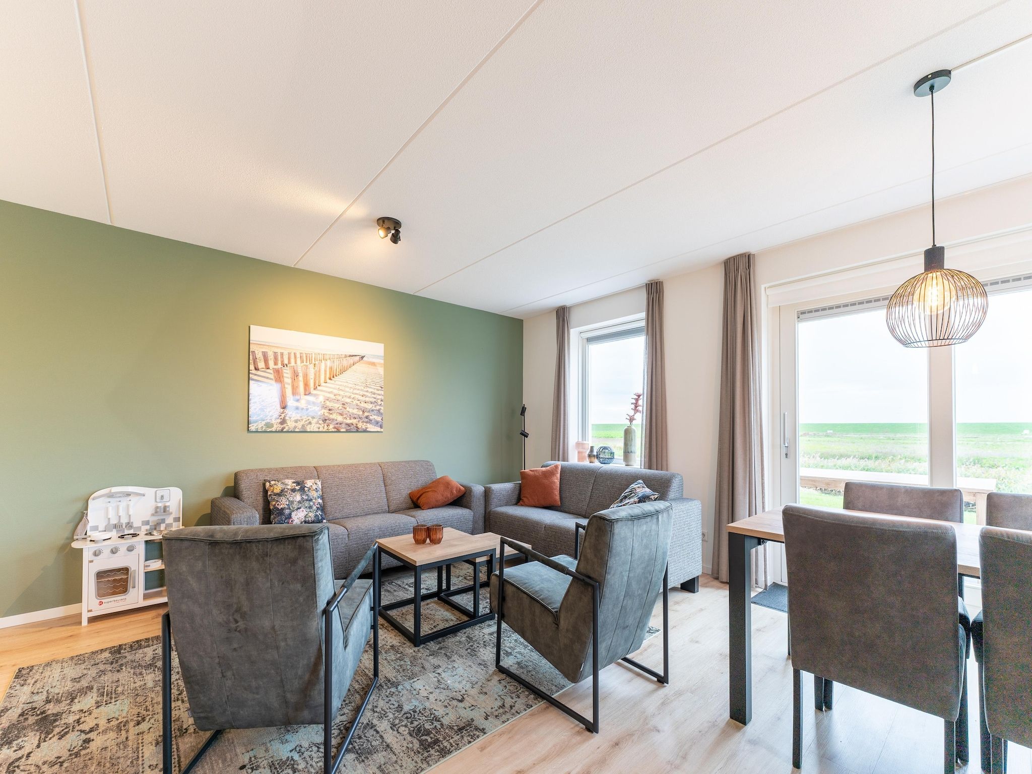 De woonkamer van De Albatros Huis Nr 49 in Scherpenisse