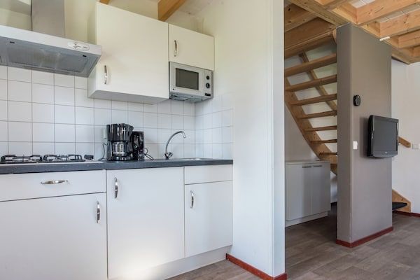Keuken - Comfortabel vakantiehuis met WiFi in Wemeldinge (4)