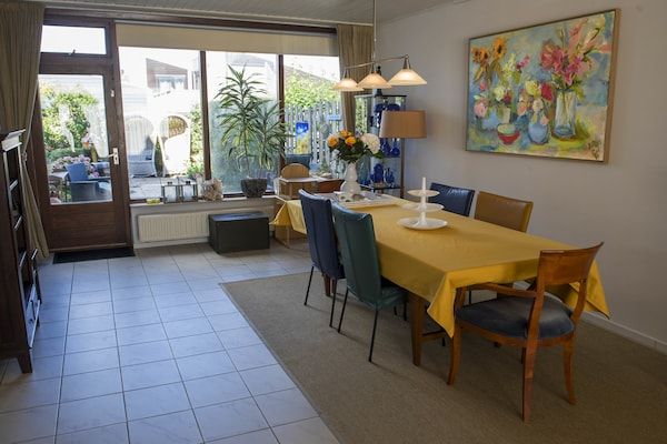Eetkamer - Vakantiehuis Noordwijk bij Strand in Noordwijk (3)