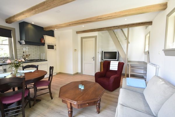 Woonkamer - Huisdiervriendelijk appartement, Sint Maartensbrug in Sint Maartensbrug (2)