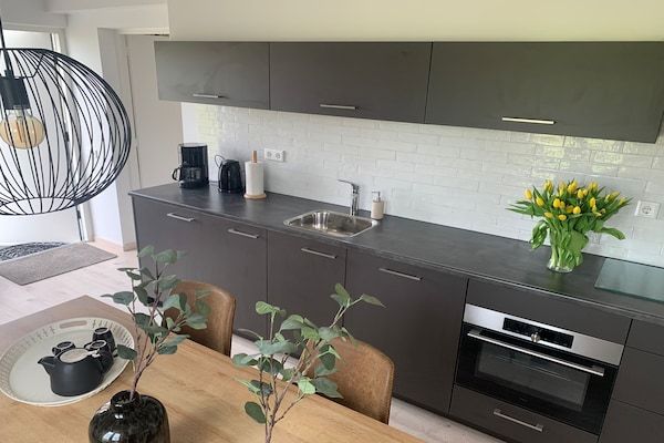 Keuken - Rustig vakantiehuis met tuin in Zonnemaire (4)