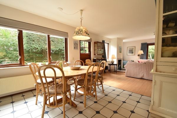 Eetkamer - Vakantiehuis in Bergen aan Zee met terras in Bergen aan zee (4)