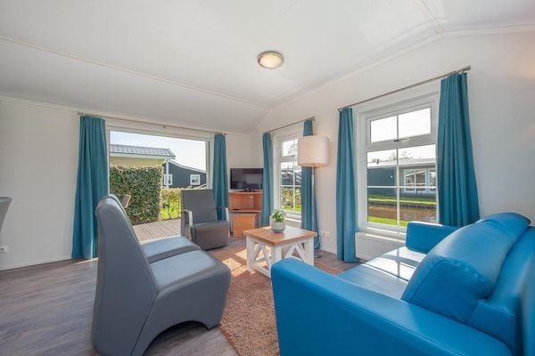 Woonkamer - Zonnig Giethoorn Huisje in Giethoorn (2)