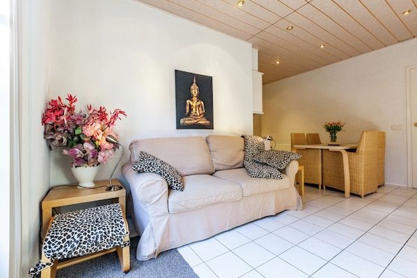 Woonkamer - Appartement in Oostkapelle bij het Strand in Oostkapelle (2)