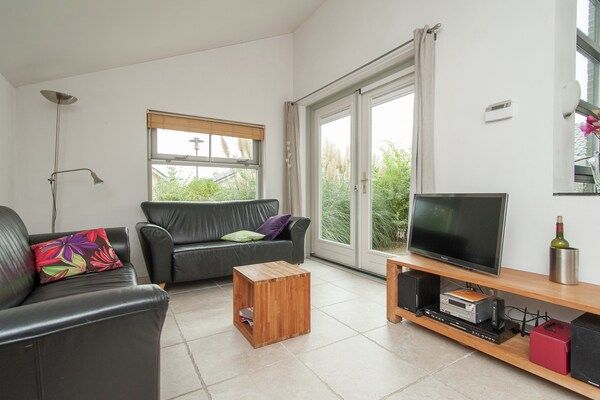 Woonkamer - Vakantiehuis in Schoorl bij Duinen in Schoorl (4)