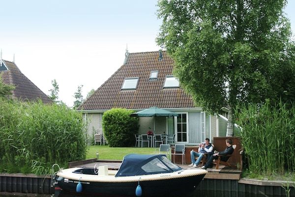 Buitenkant - Wellness aan het Water in Earnewoude in Earnewald (1)